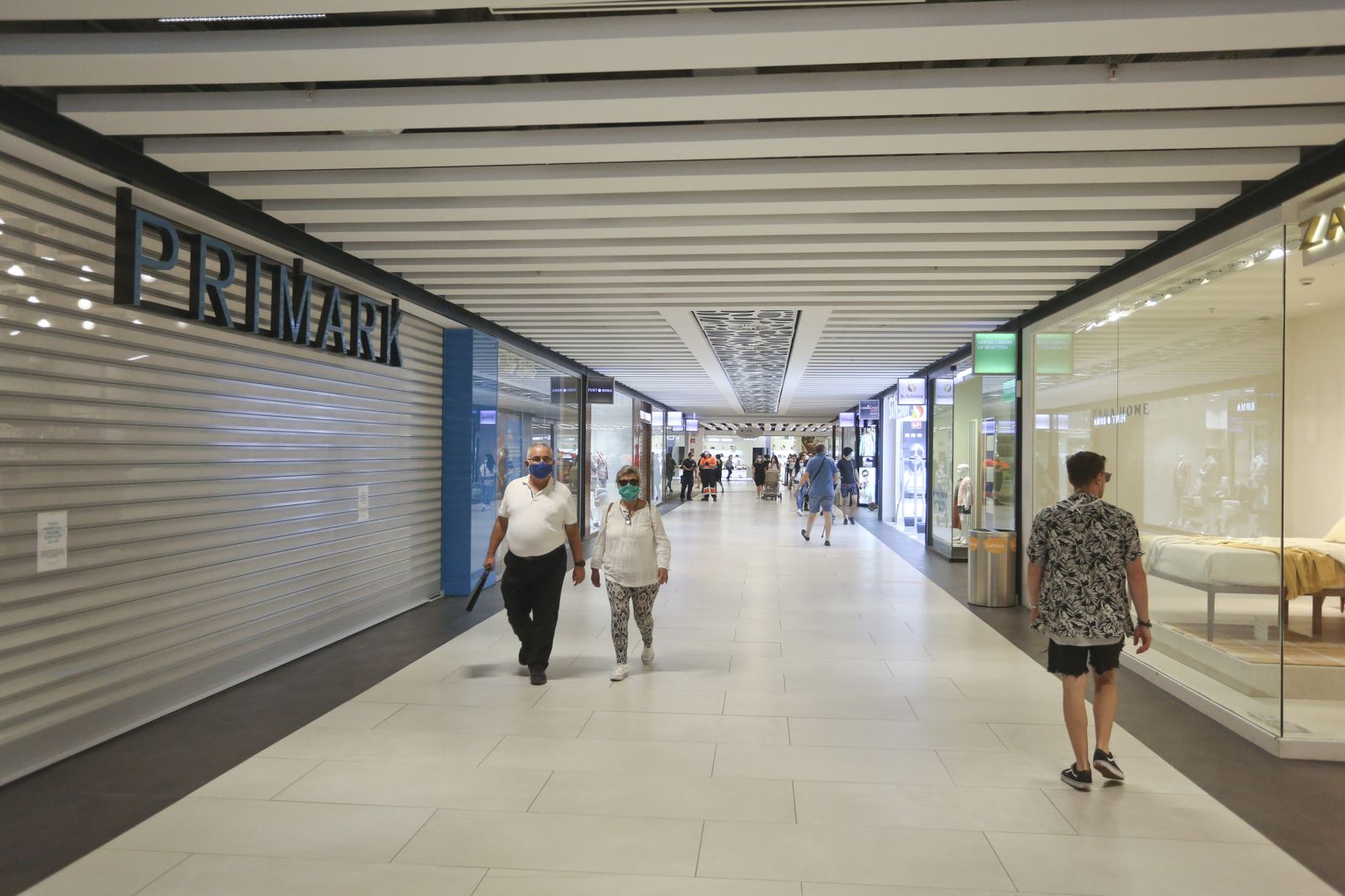 Las fotos de los centros comerciales de Málaga abiertos, en la fase 2 de la desescalada