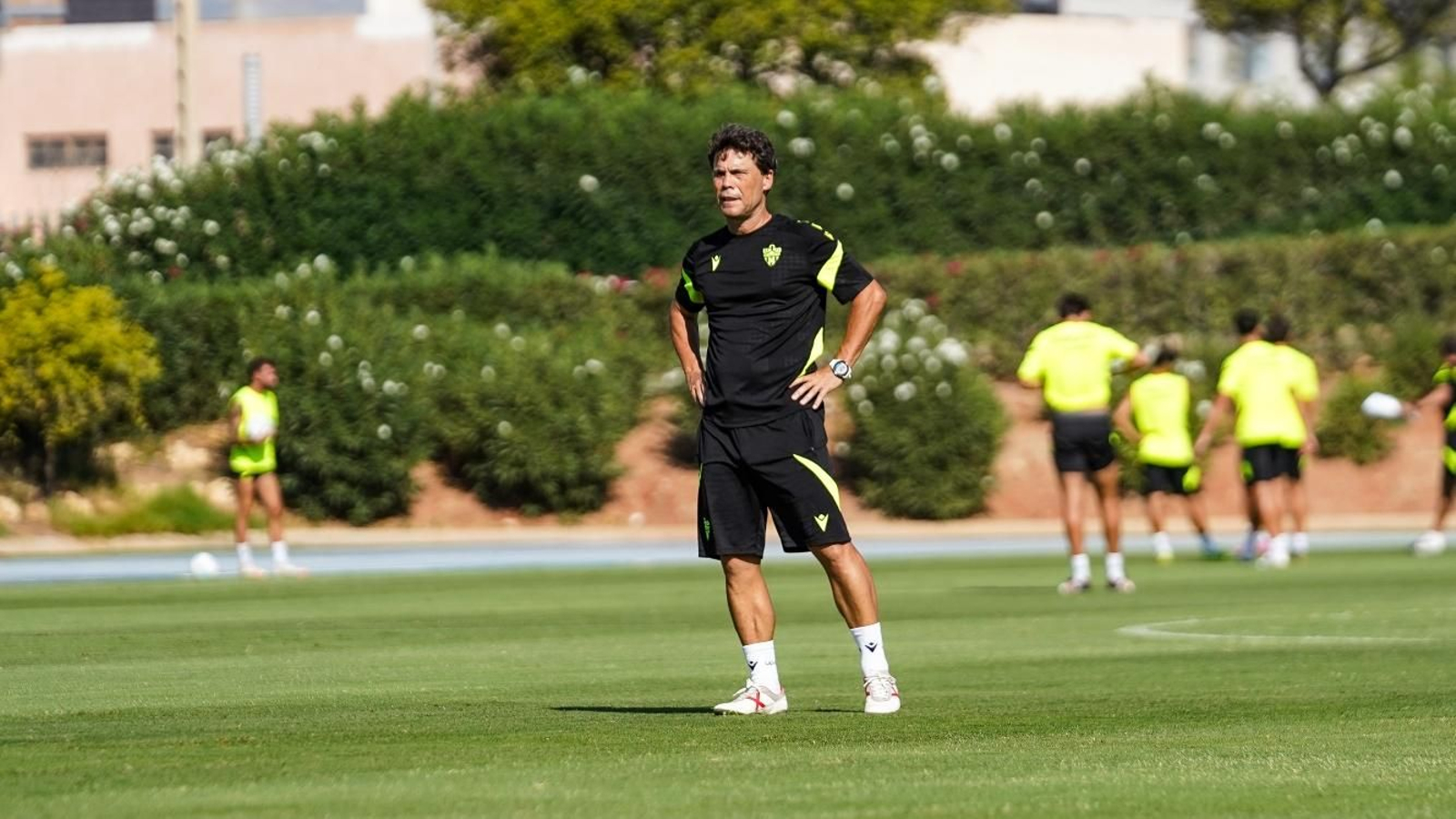 El preparador rojiblanco, en uno de los entrenamientos semanales del grupo.