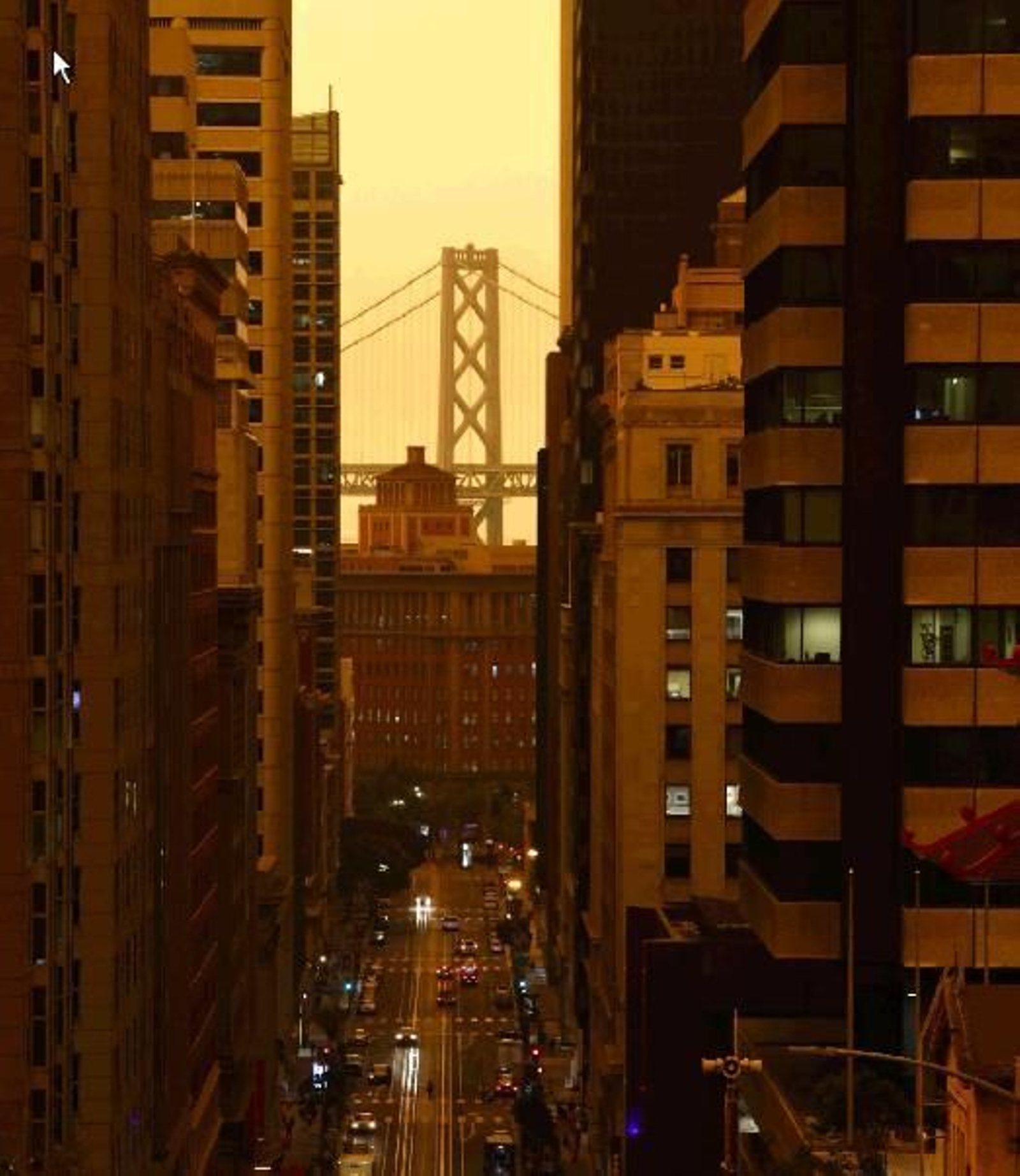 Las imágenes del cielo de San Francisco teñido de rojo por los incendios de California