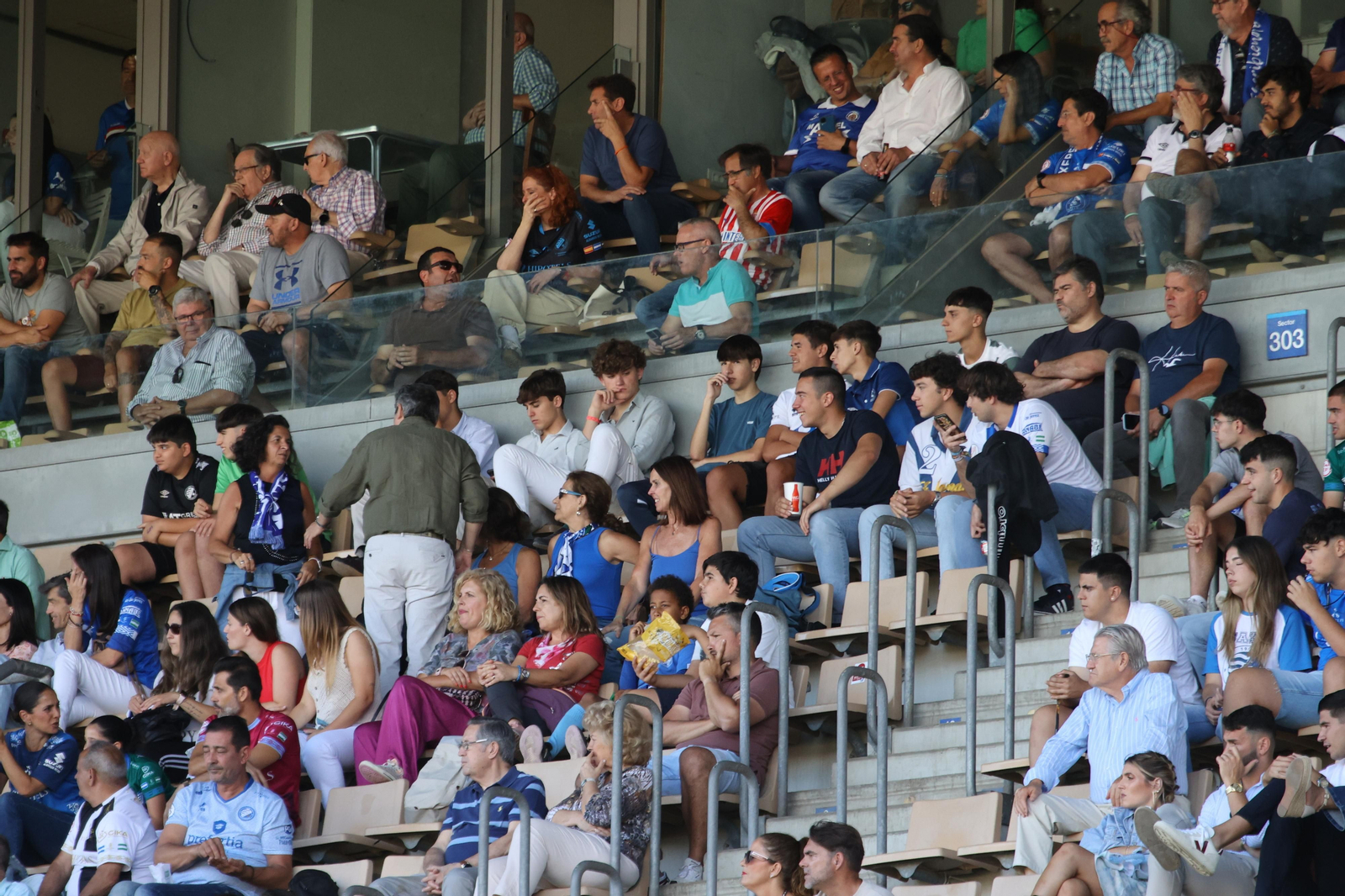 Búscate en el partido entre el Xerez DFC y Ceuta B en Chapín