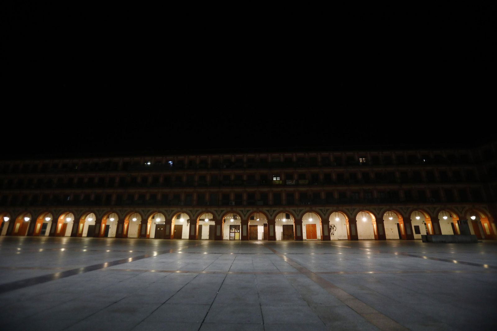 Fotografías: Un paseo por la solitaria Córdoba del toque de queda
