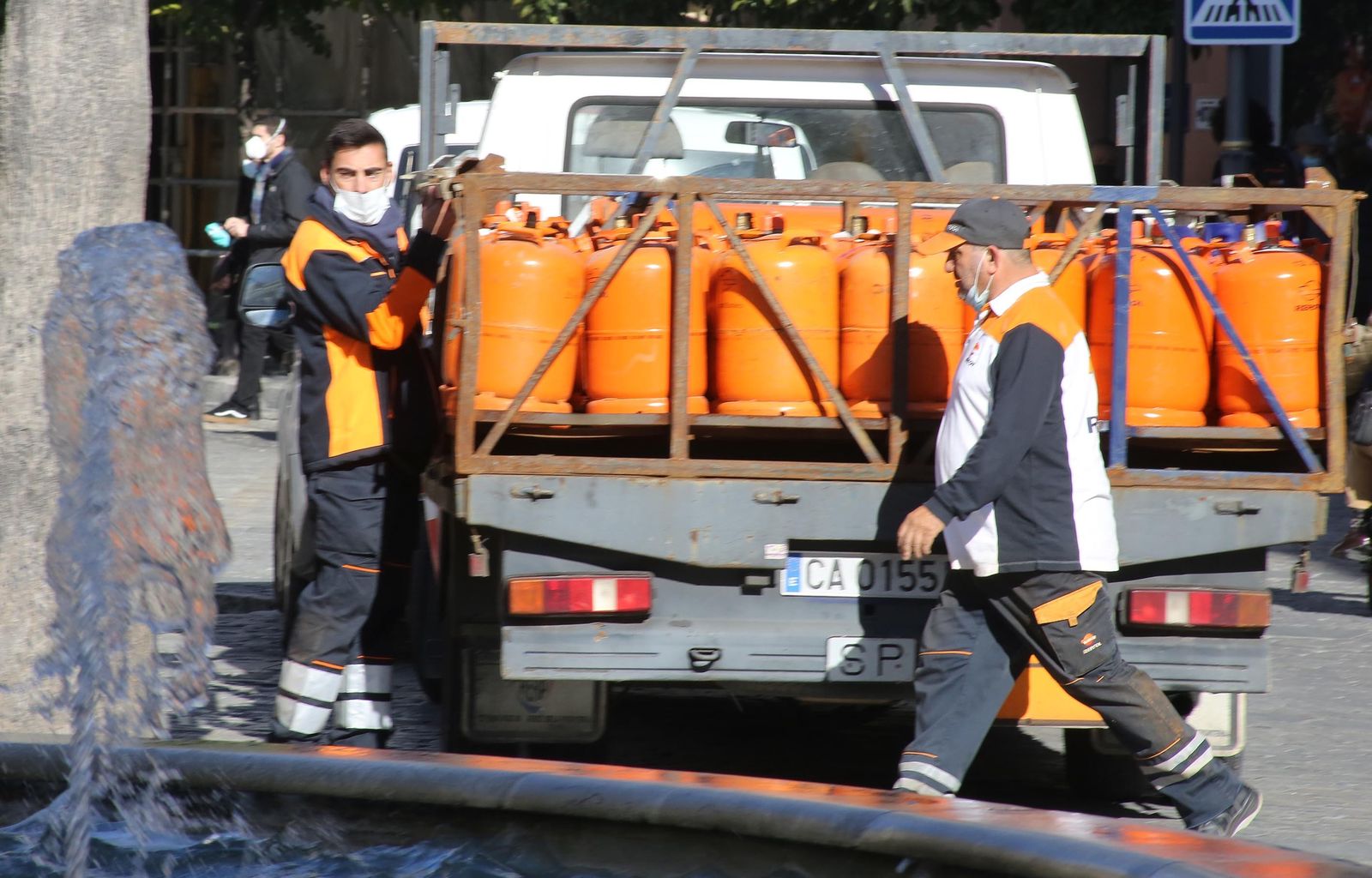 Reparto de butano en el centro este miércoles.