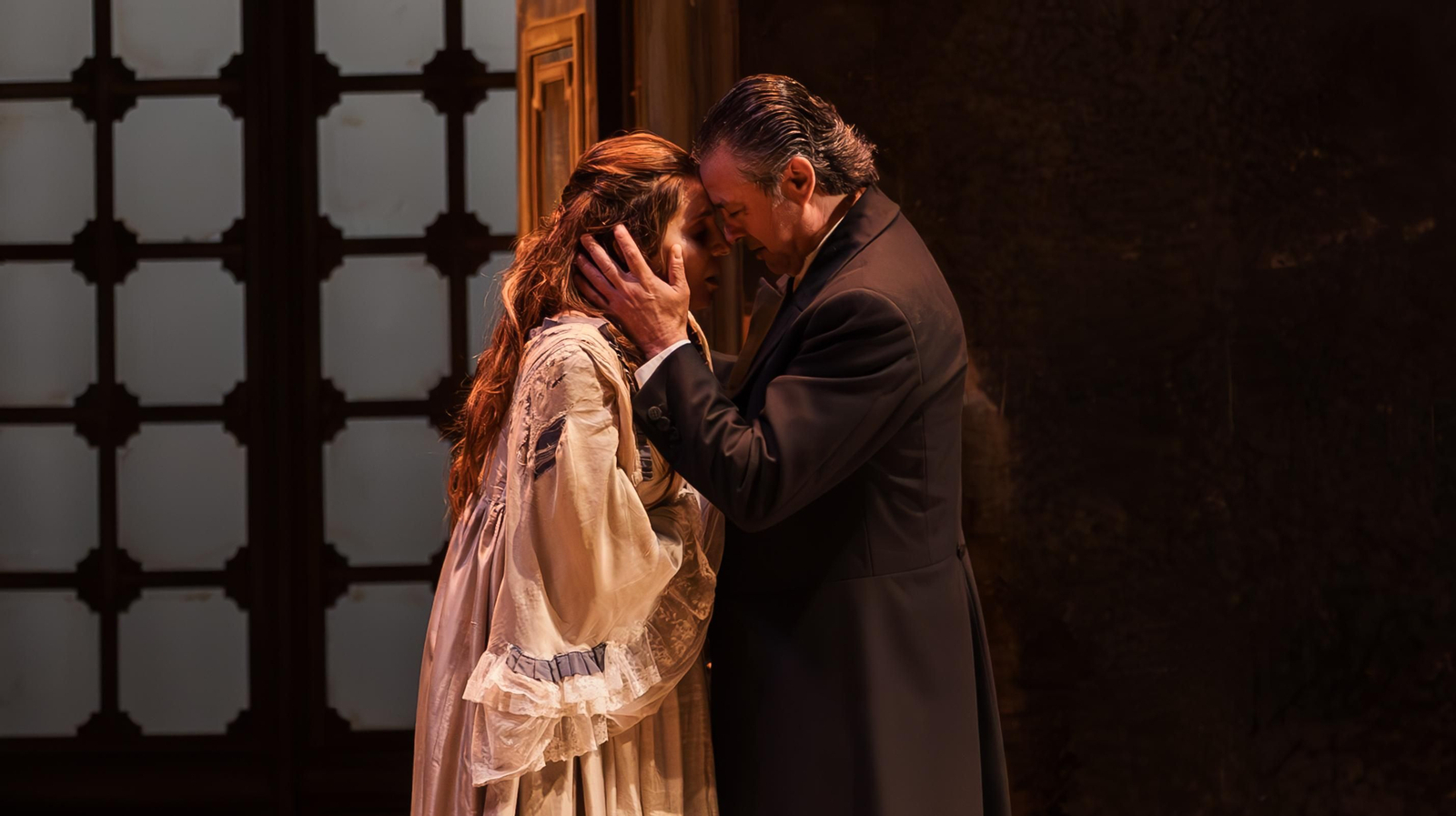 Imágenes de la ópera 'La Traviata' de Verdi en el Teatro Villamarta de Jerez