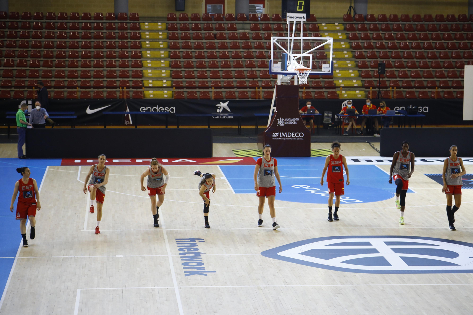 Las fotos del primer entrenamiento de la selección española femenina de baloncesto en Córdoba