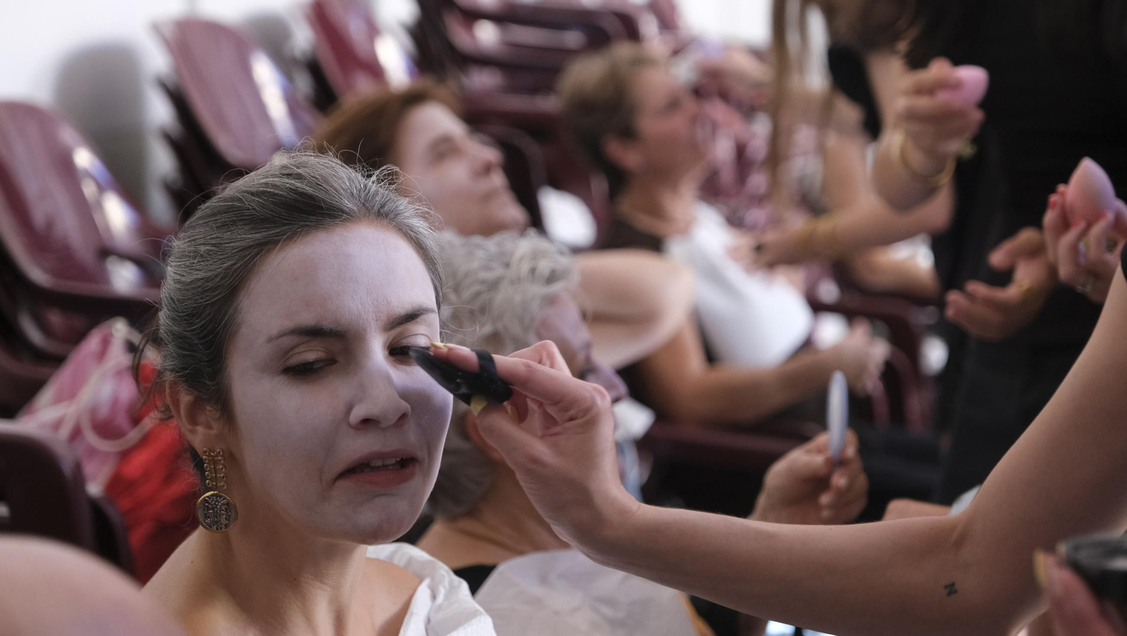 Maquillaje de los alumnos de la academia musical de Vélez Blanco para la ópera, en imágenes