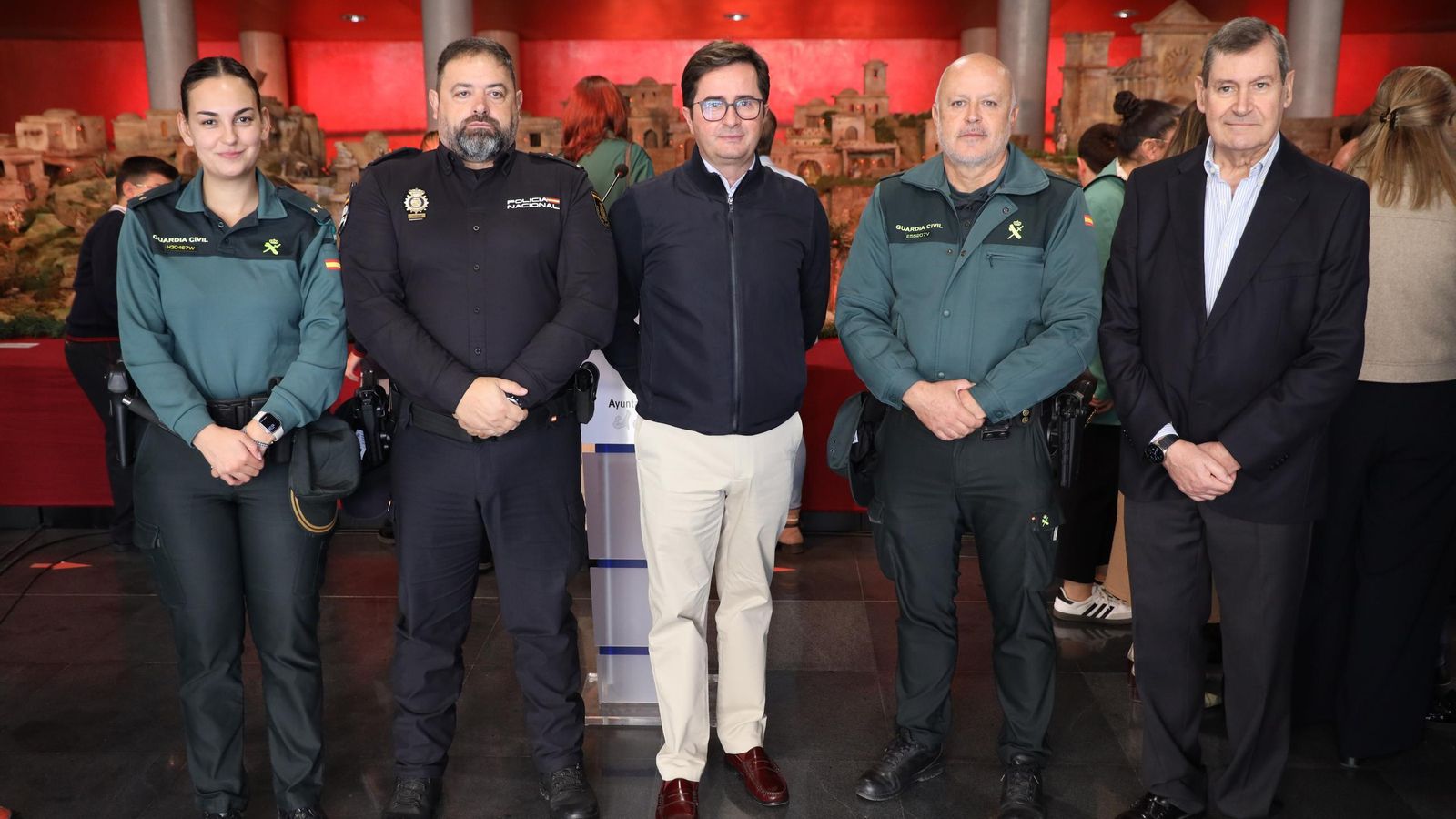 El alcalde ha presidido la inauguación del Belén Municipal.