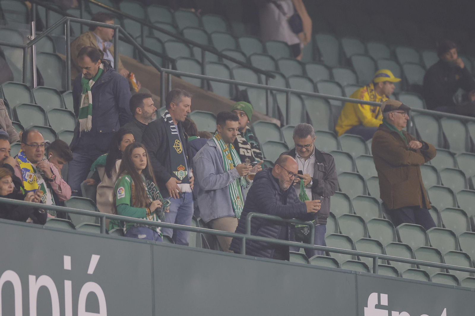 Búscate en las fotos del Betis-Las Palmas