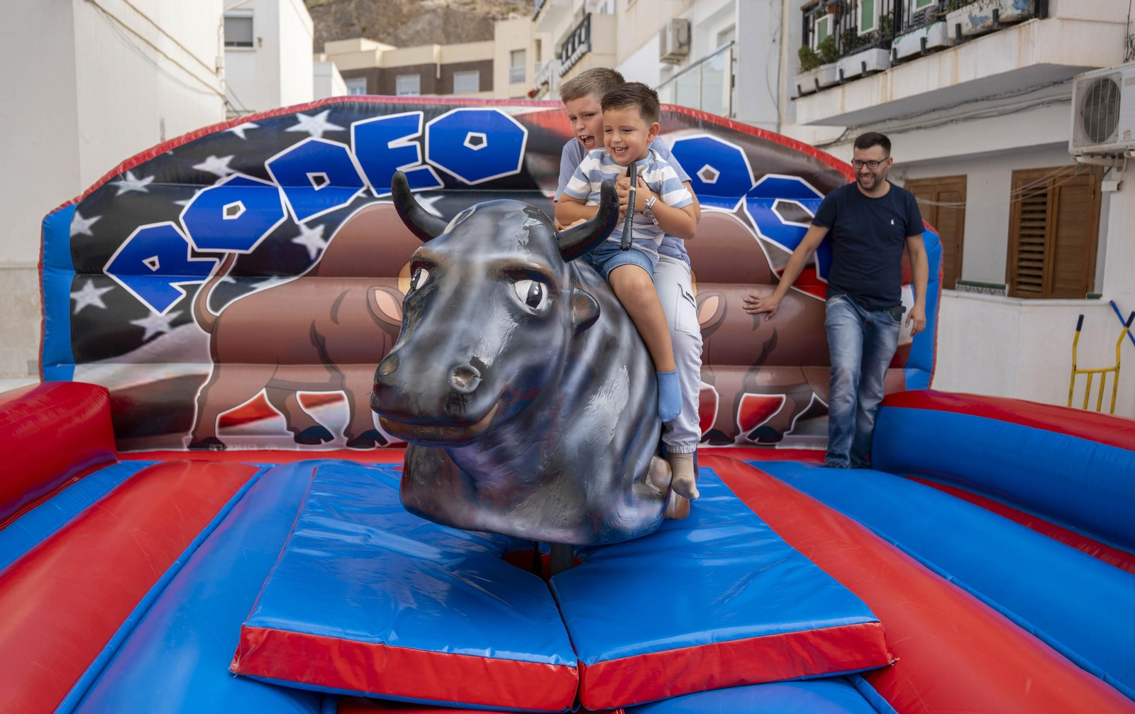 Las imágenes del taller de toros para niños y toro mecánico en Macael