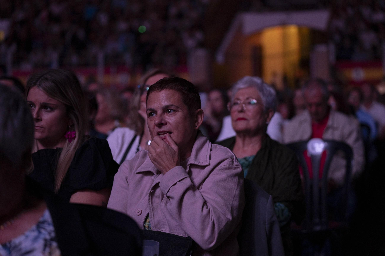 Las mejores imágenes del concierto de Raphael en la plaza de toros de Almería