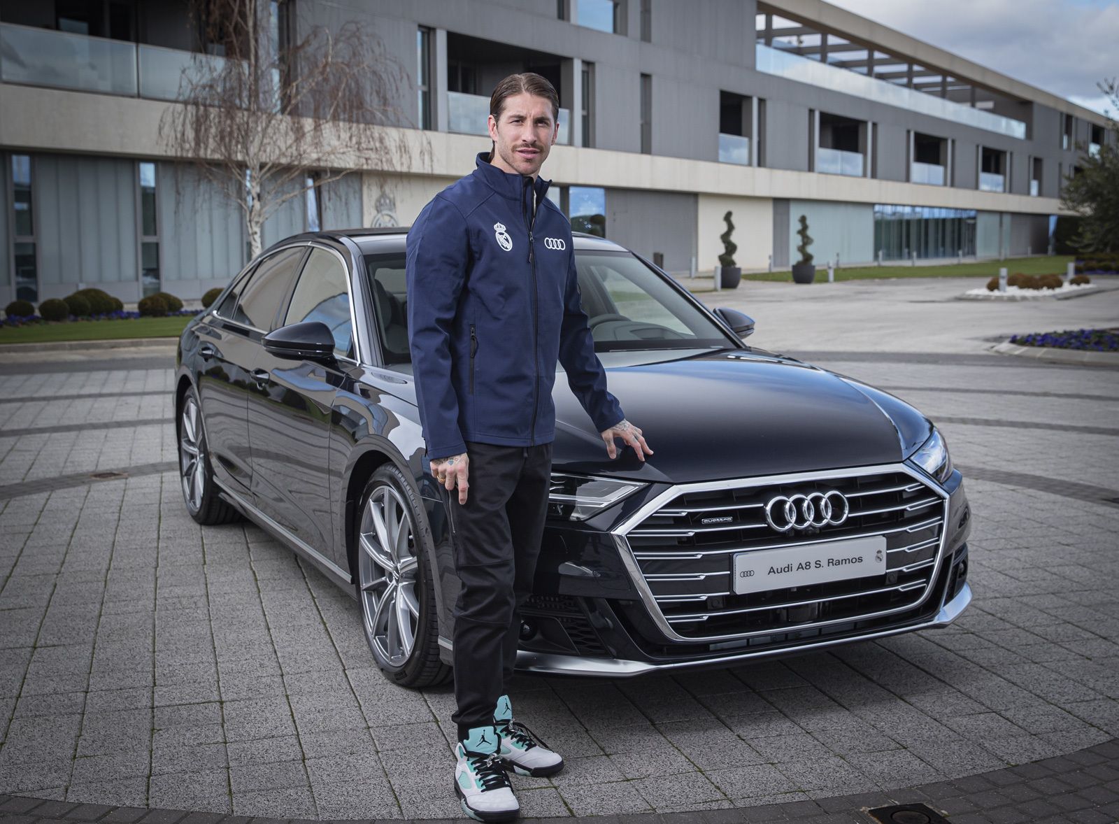 Sergio Ramos con su nuevo Audi S8.
