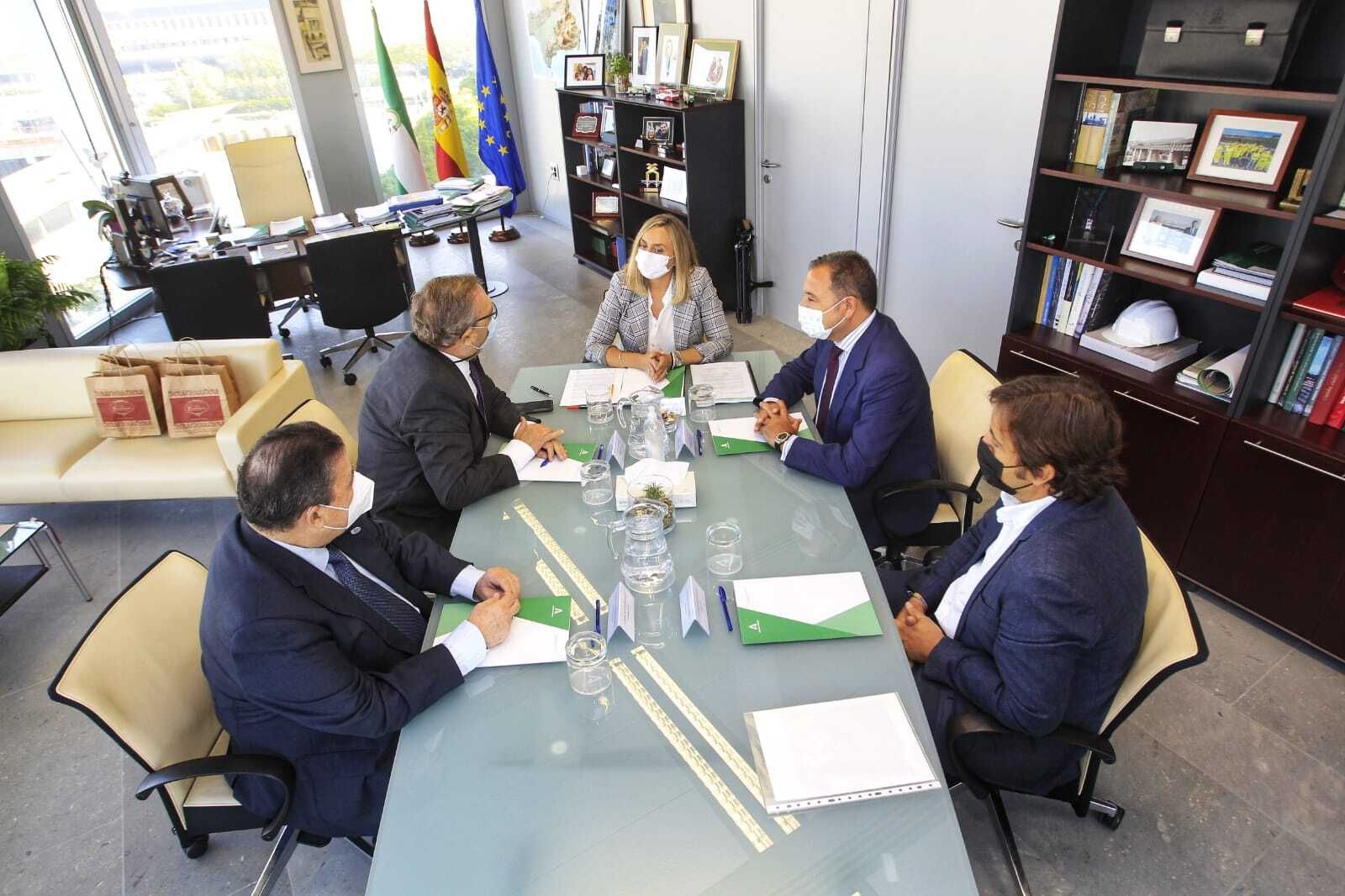 Carazo en su reunión con los empresarios de Alcalá (FICA).