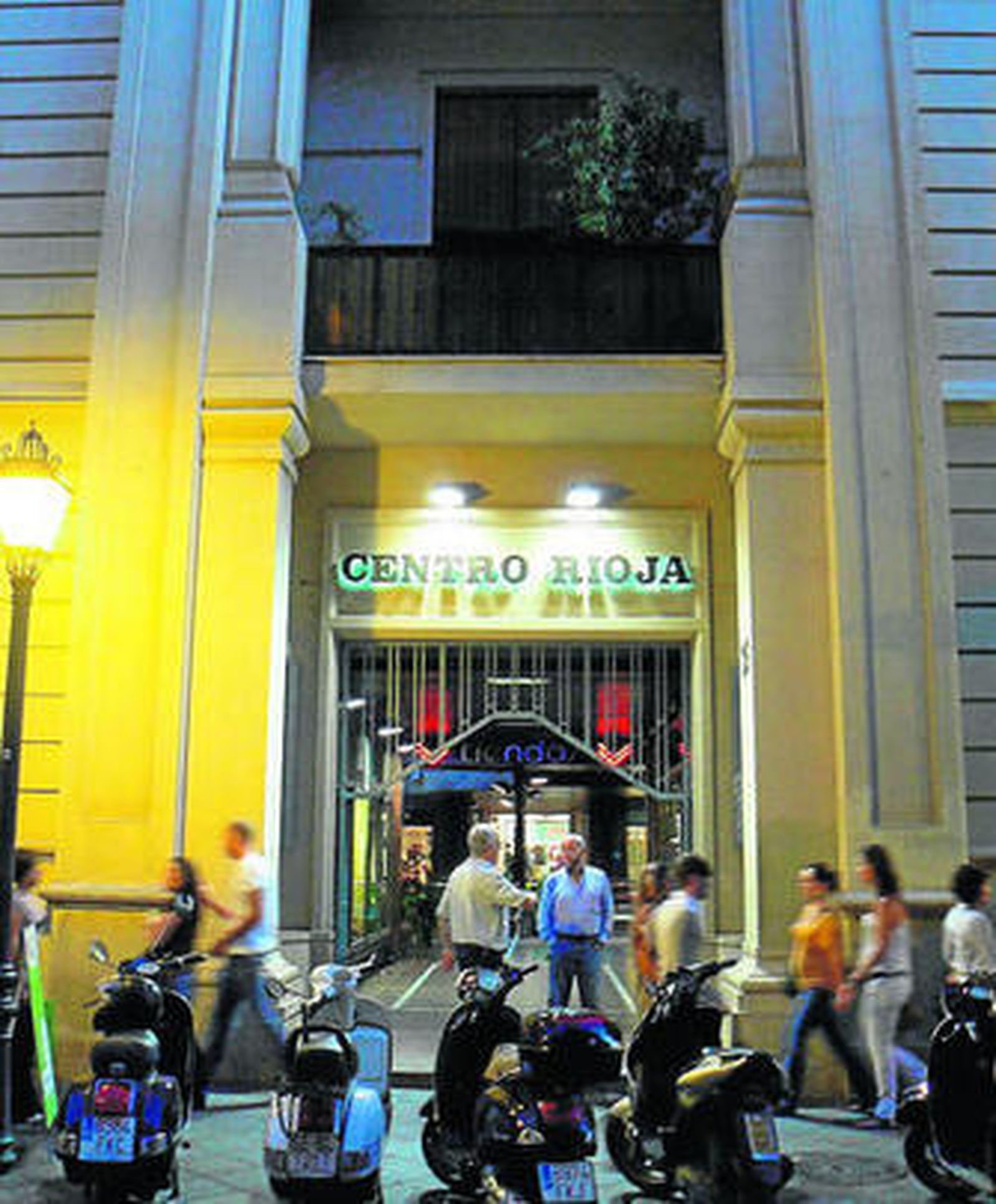 El azahar que brotó entre la arboleda perdida