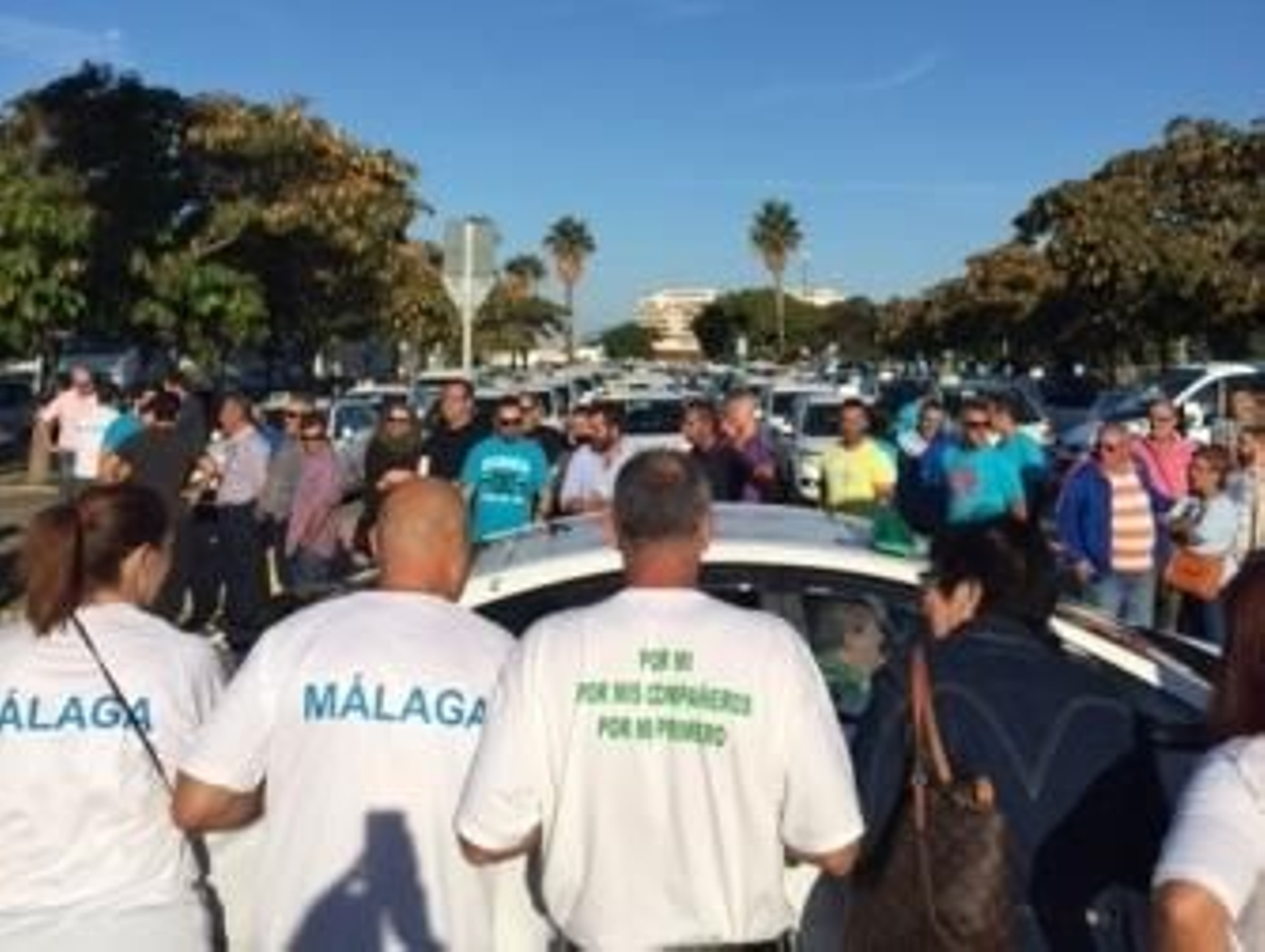 Más de 4.000 taxistas colapsan Málaga en su protesta contra la liberalización del sector