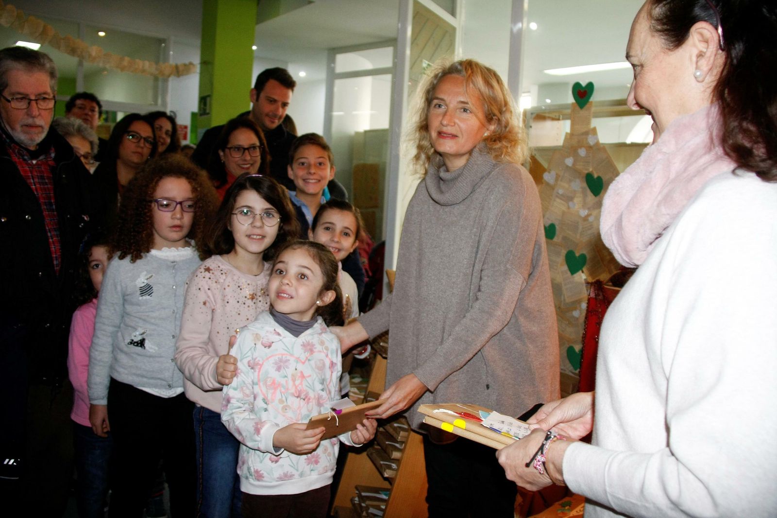 Lola Campos, junto a Montse del Cuvillo, al inicio del reparto.