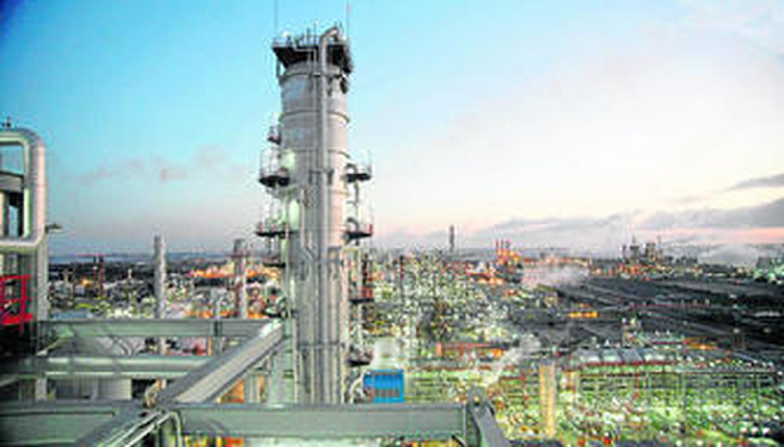 Imagen de las instalaciones de la Refinería La Rábida de Cepsa en la provincia de Huelva.