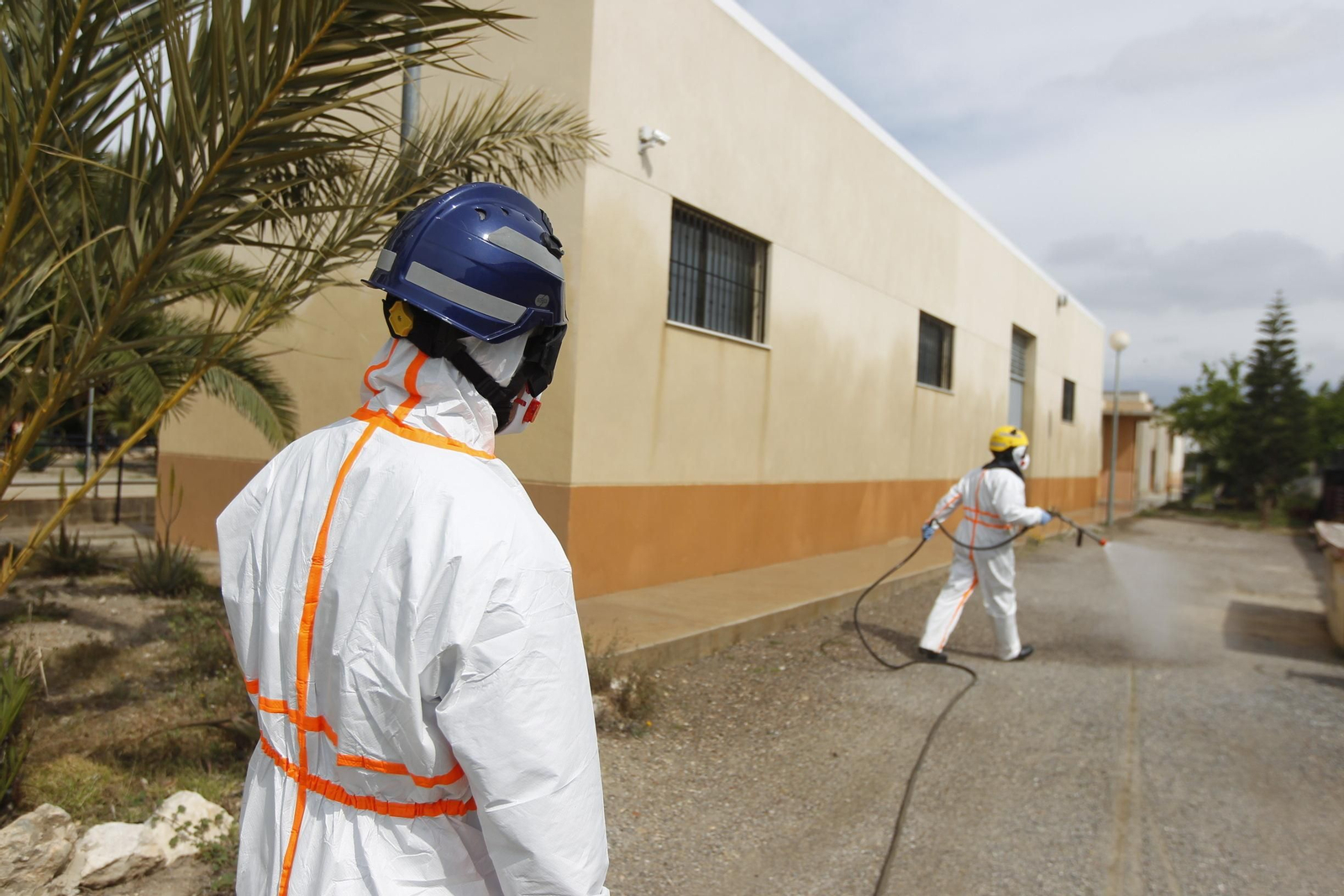 Fotogalería actuación INFOCA y UME por el coronavirus en Almería. Covid-19