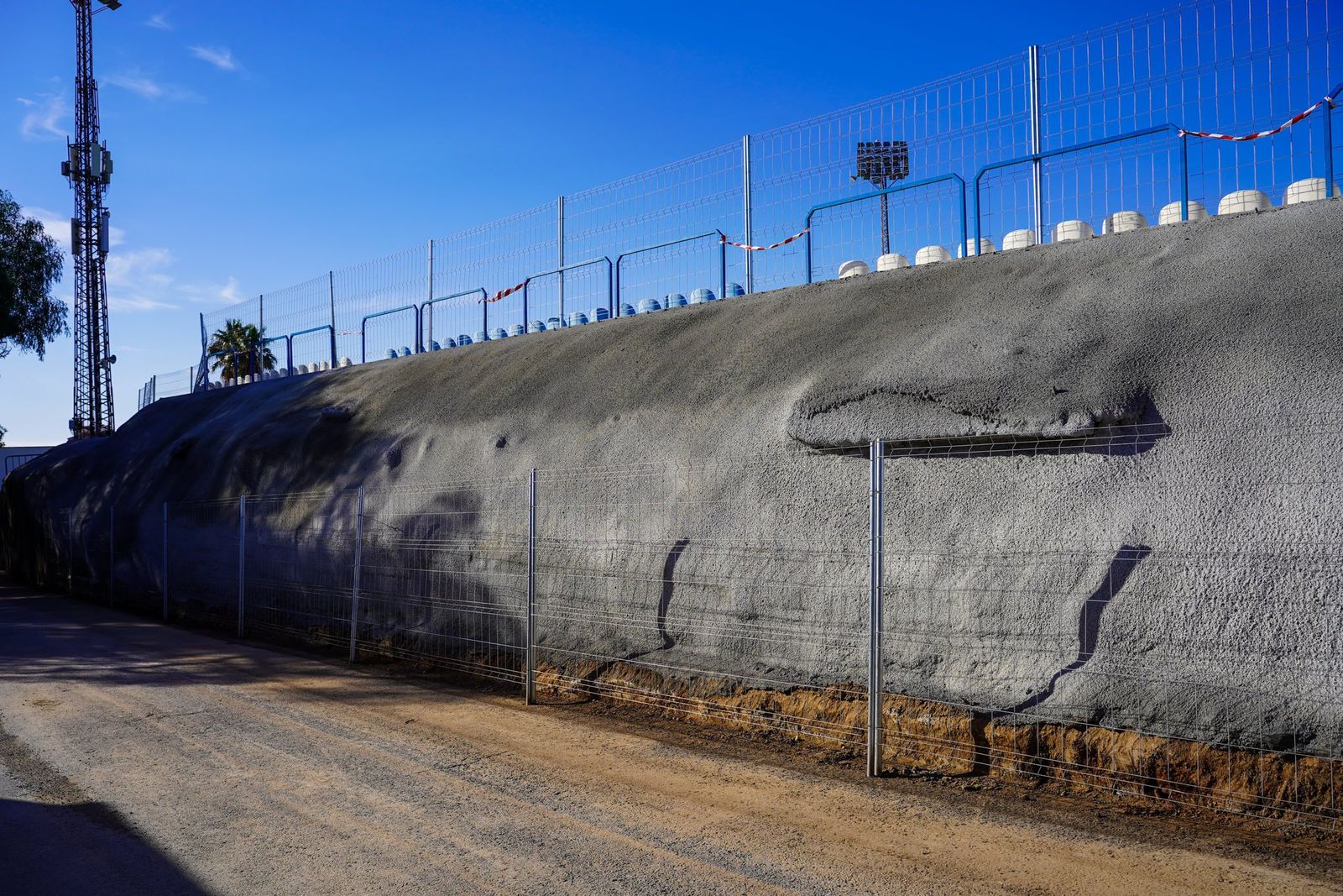 Arreglo provisional del muro del Escribano Castilla
