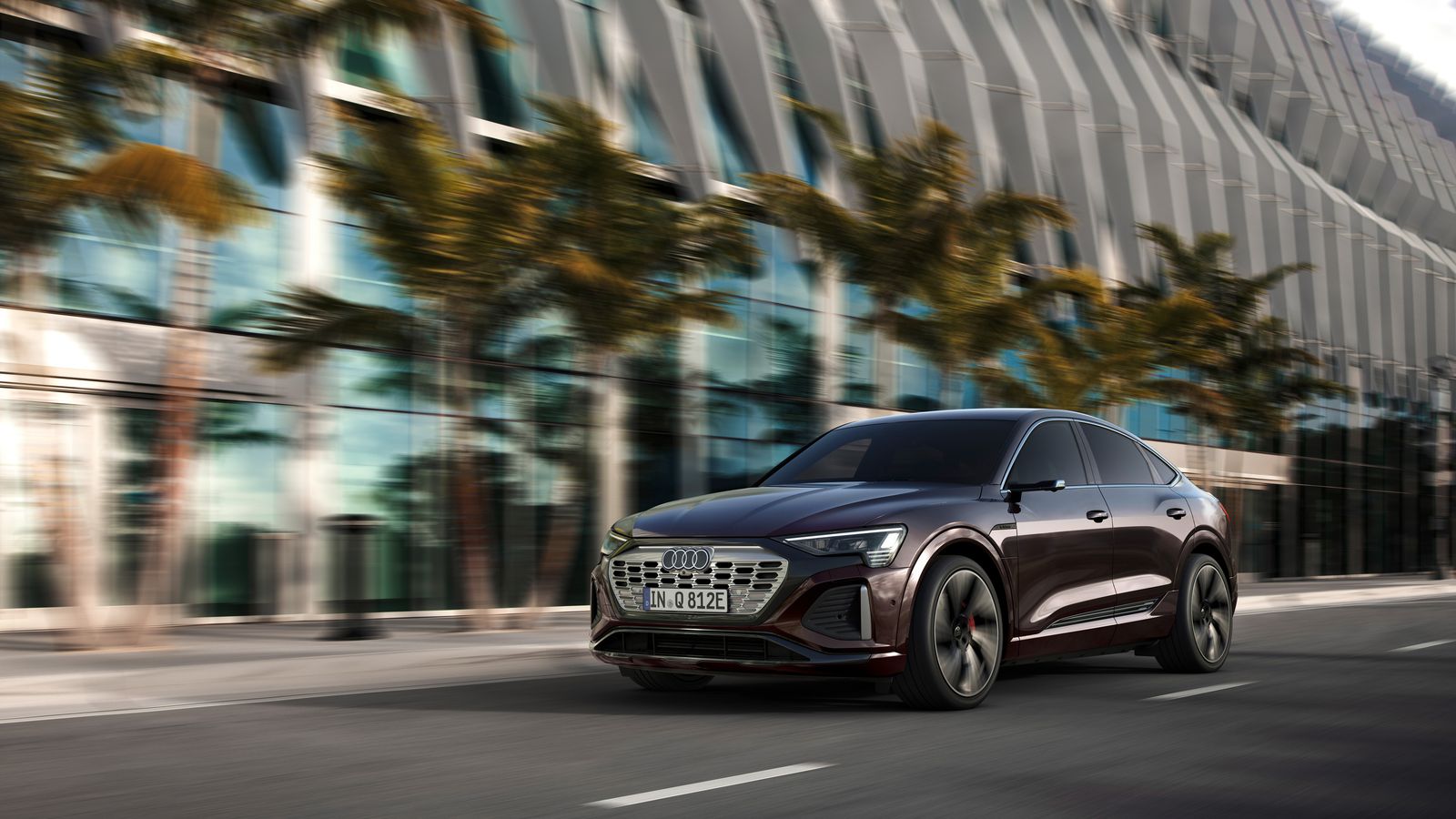 La nueva parrilla está ligada al paquete opcional Confort. De serie, las llantas son siempre de 19", si bien existe la opción de 21".