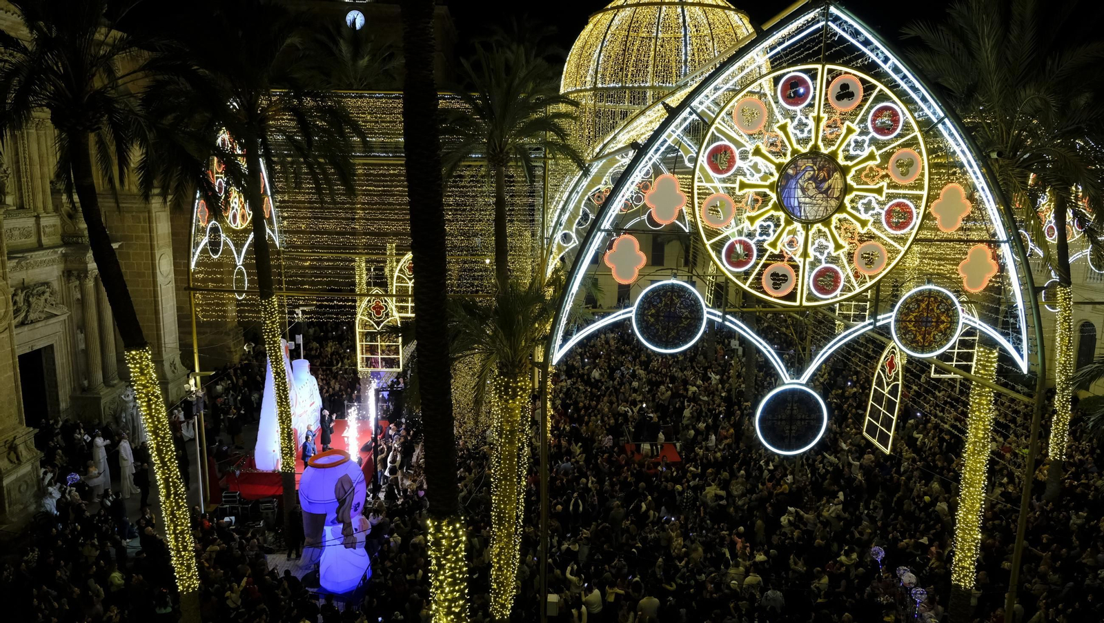 Las mejores imágenes del encendido navideño en Almería