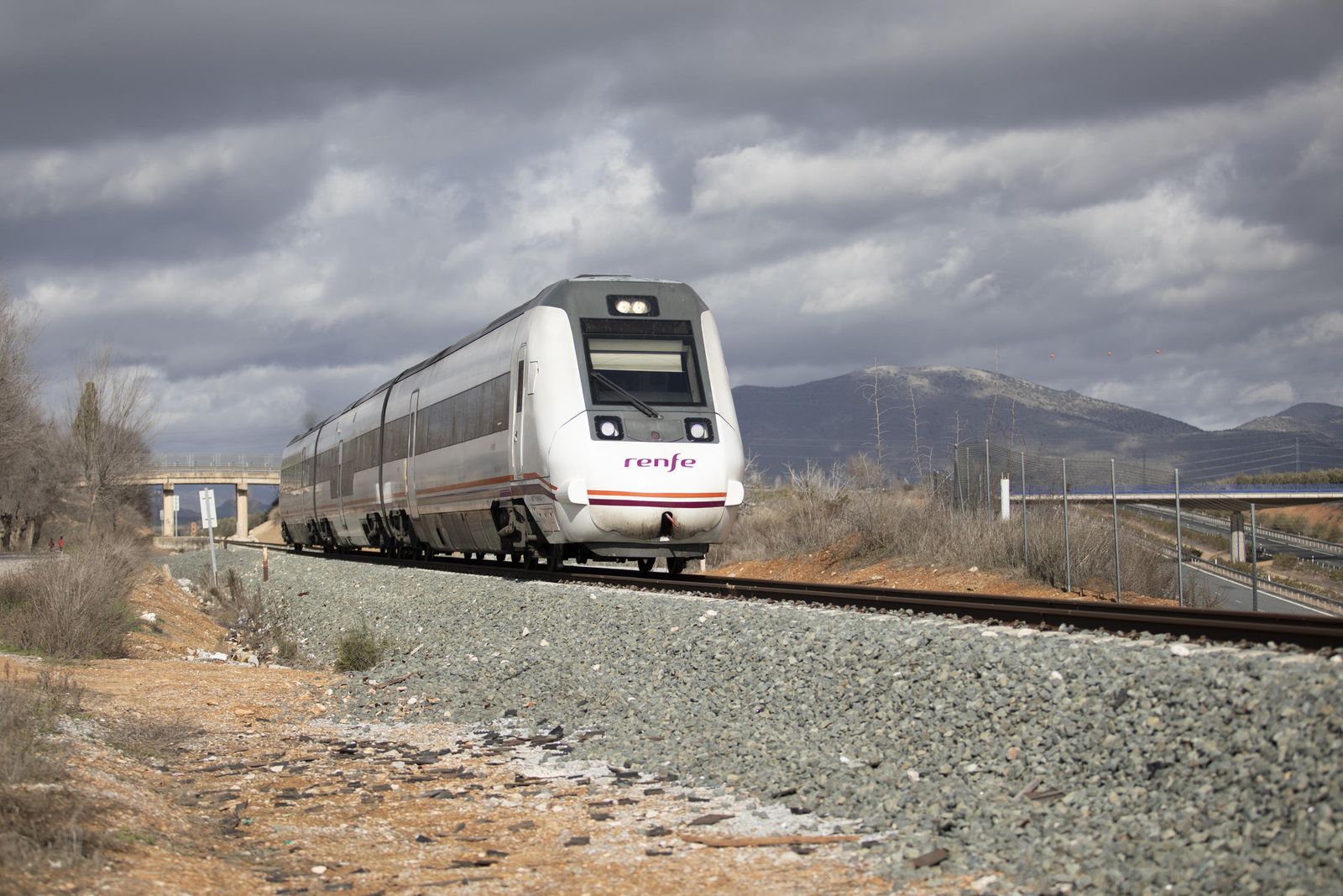 Las obras permitirán equiparar los sistemas de comunicación en toda la línea.