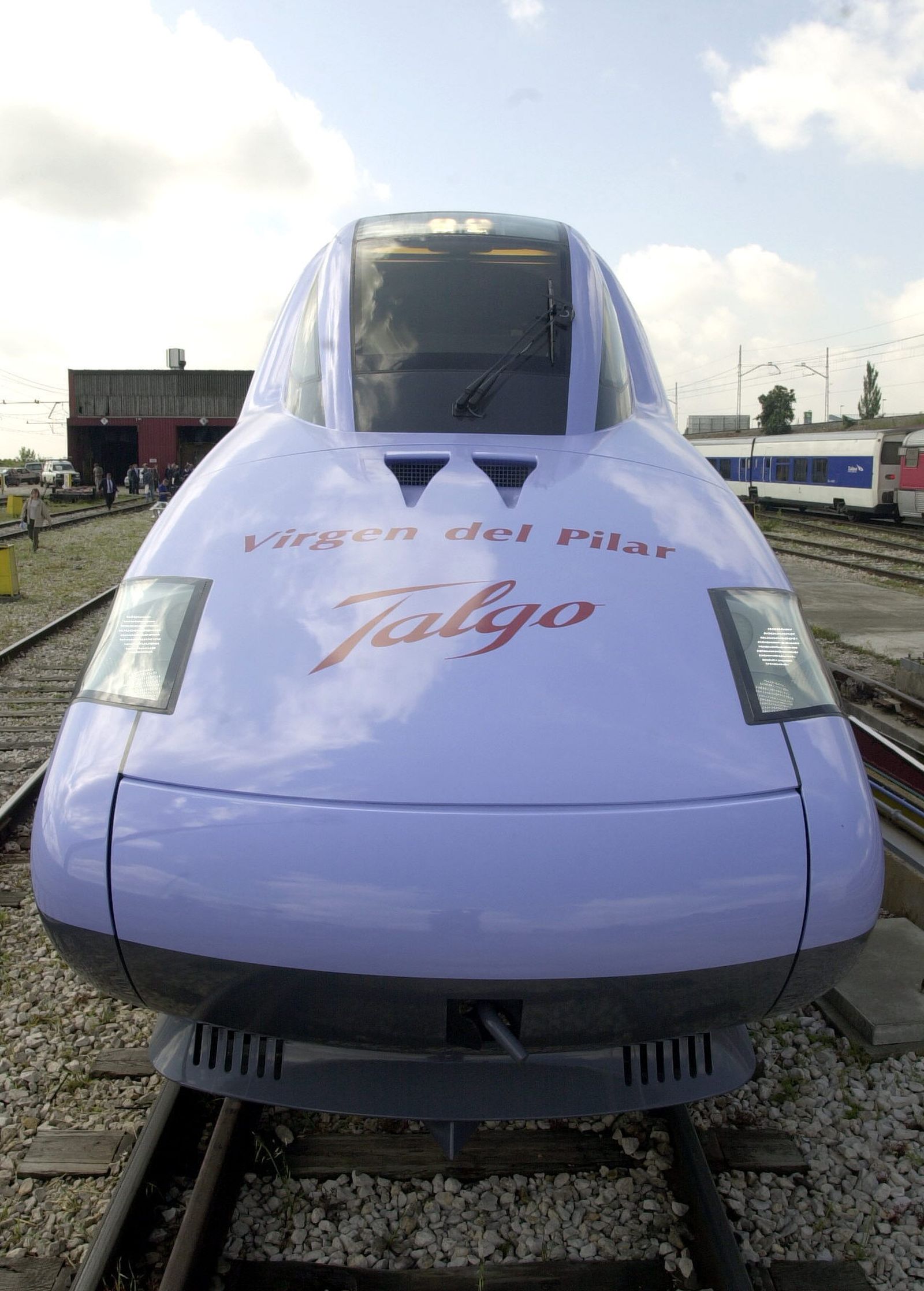 En la imagen una unidad del Talgo 350.