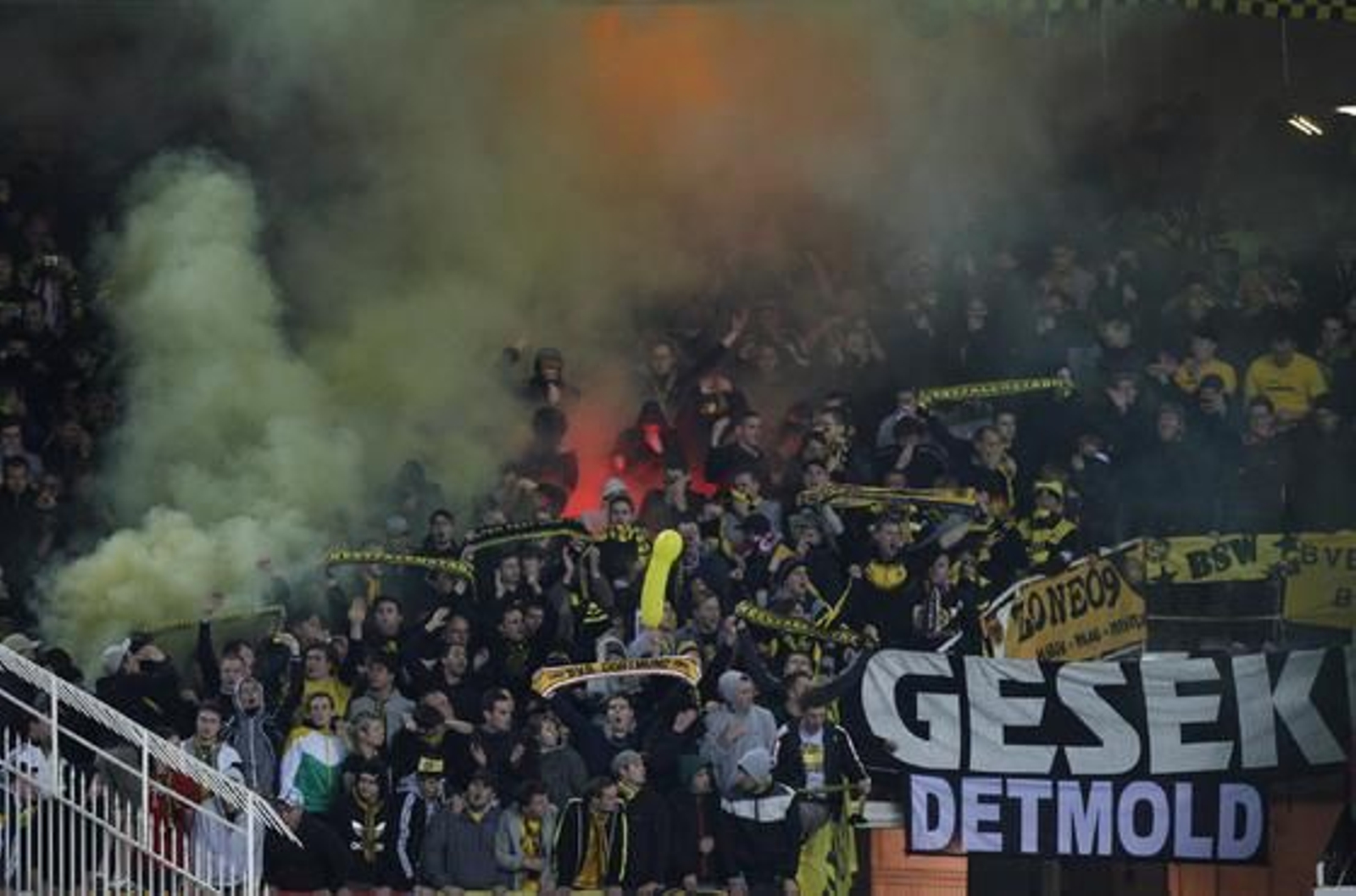 El Sevilla pasa a la siguiente ronda de la Liga Europa tras empatar 2-2 con el Borussia Dortmund. / Antonio Pizarro