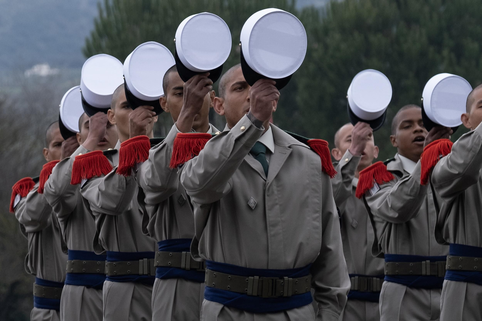 Entrega del 'Képi blanc' a los nuevos efectivos de la Legión Extranjera francesa en Ronda, en imágenes