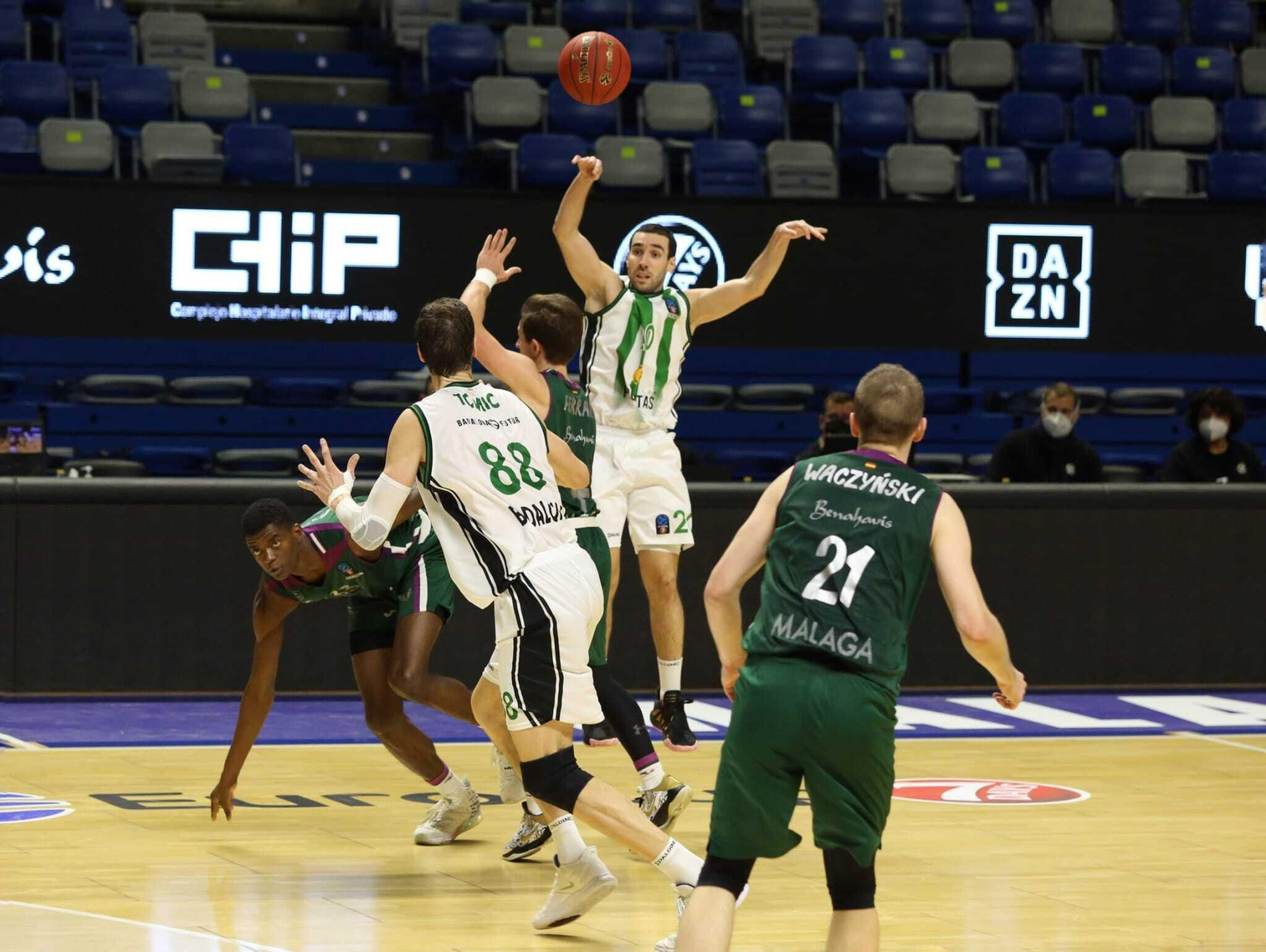 Las fotos del Unicaja - Joventut del Top 16 de Eurocup