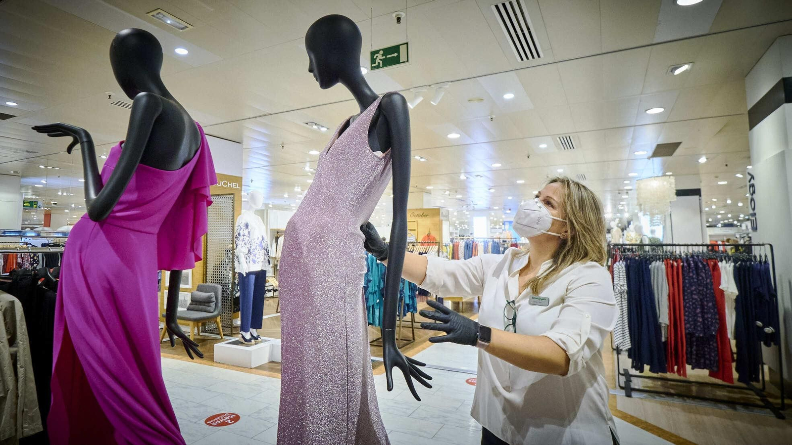 Planta de moda mujer en el centro de Cádiz de El Corte Inglés.