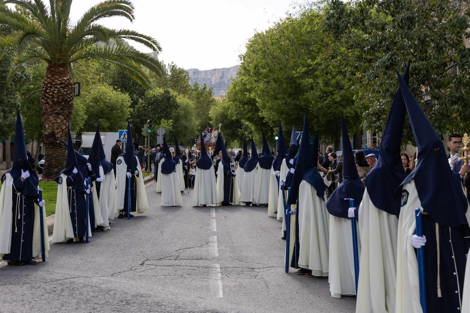 La temida lluvia impide el desarrollo normal de este Martes Santo