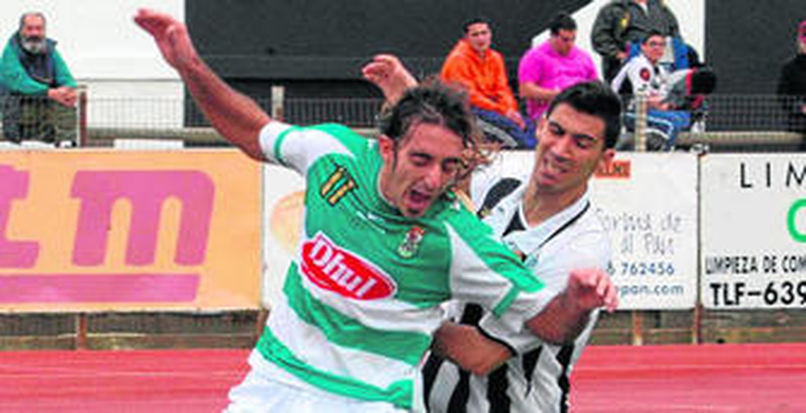 El puertorrealeño José Carlos es acosado por un futbolista de la Balona.