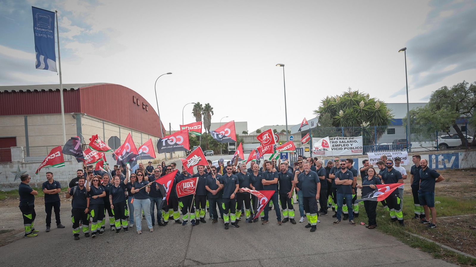 Imagen del primer día de huelga en la ITV de Jerez, la pasada semana.