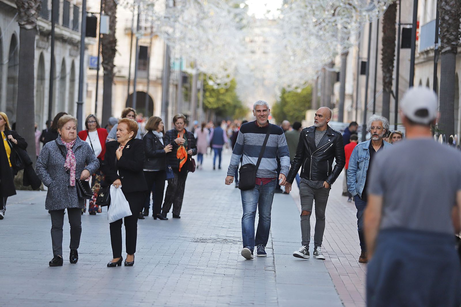 Ambiente en las calles del centro de Huelva con el Black Friday