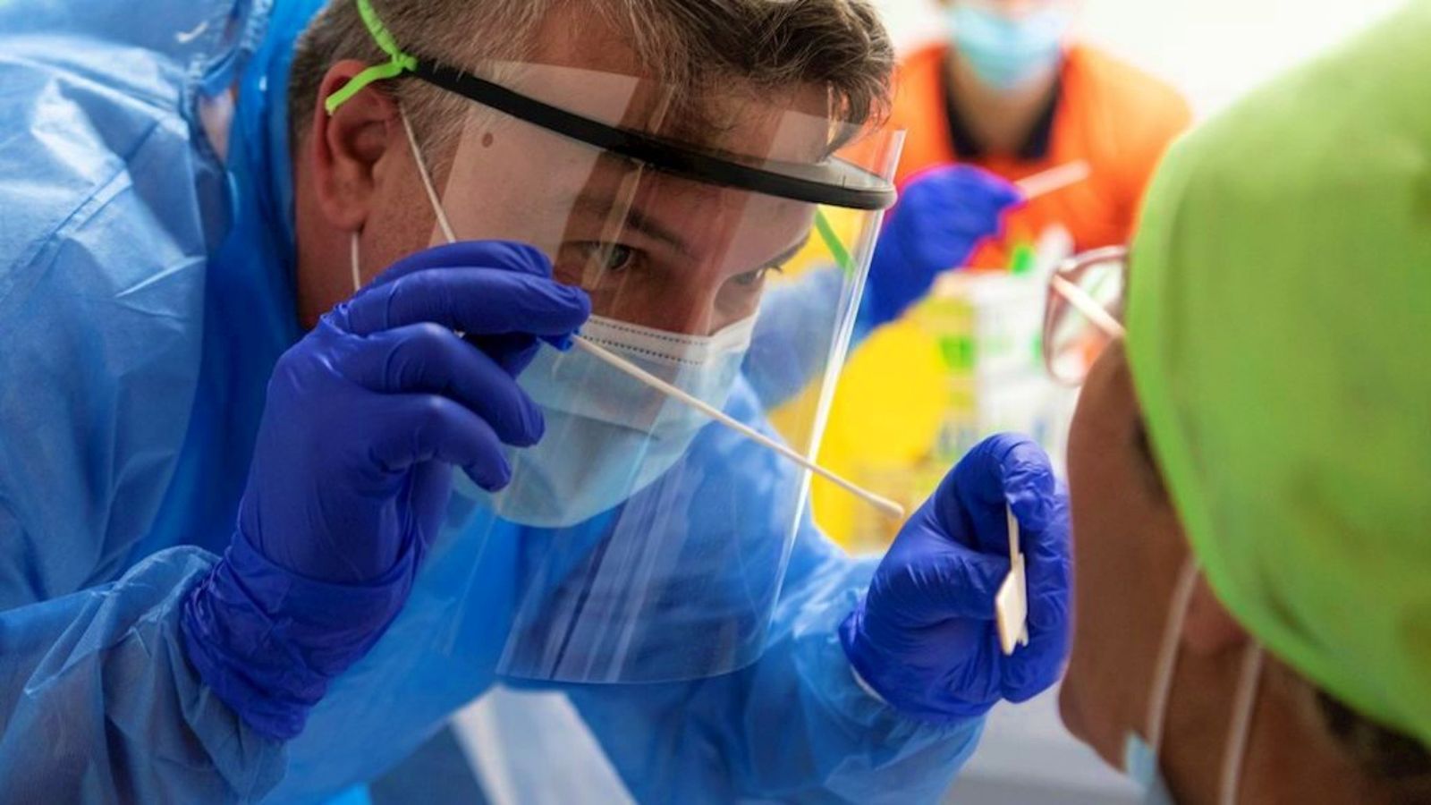 Las matemáticas lo avisan: para controlar el coronavirus en España, el rastreo no es suficiente