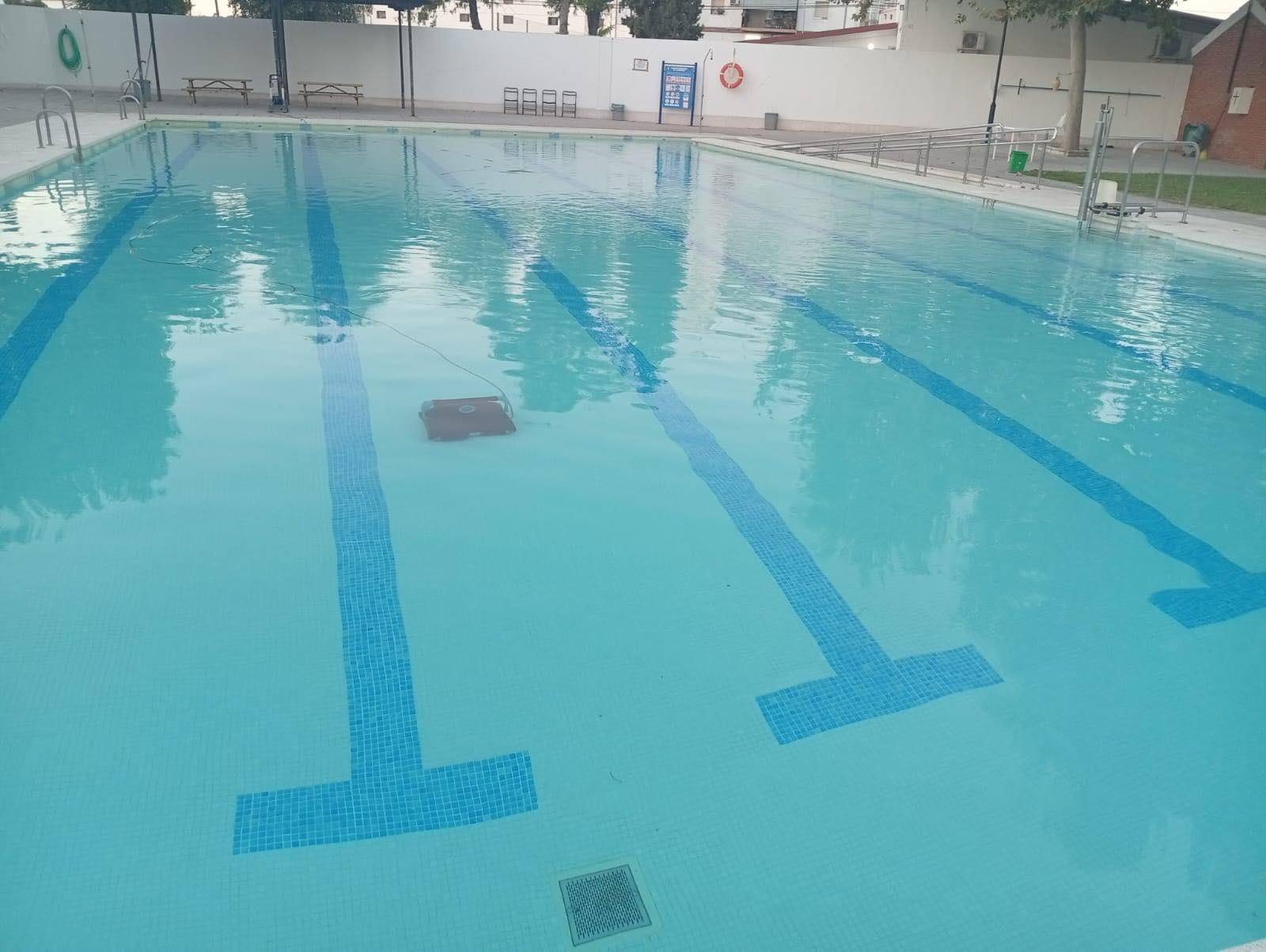 Piscina municipal de La Rambla, cerrada al público.