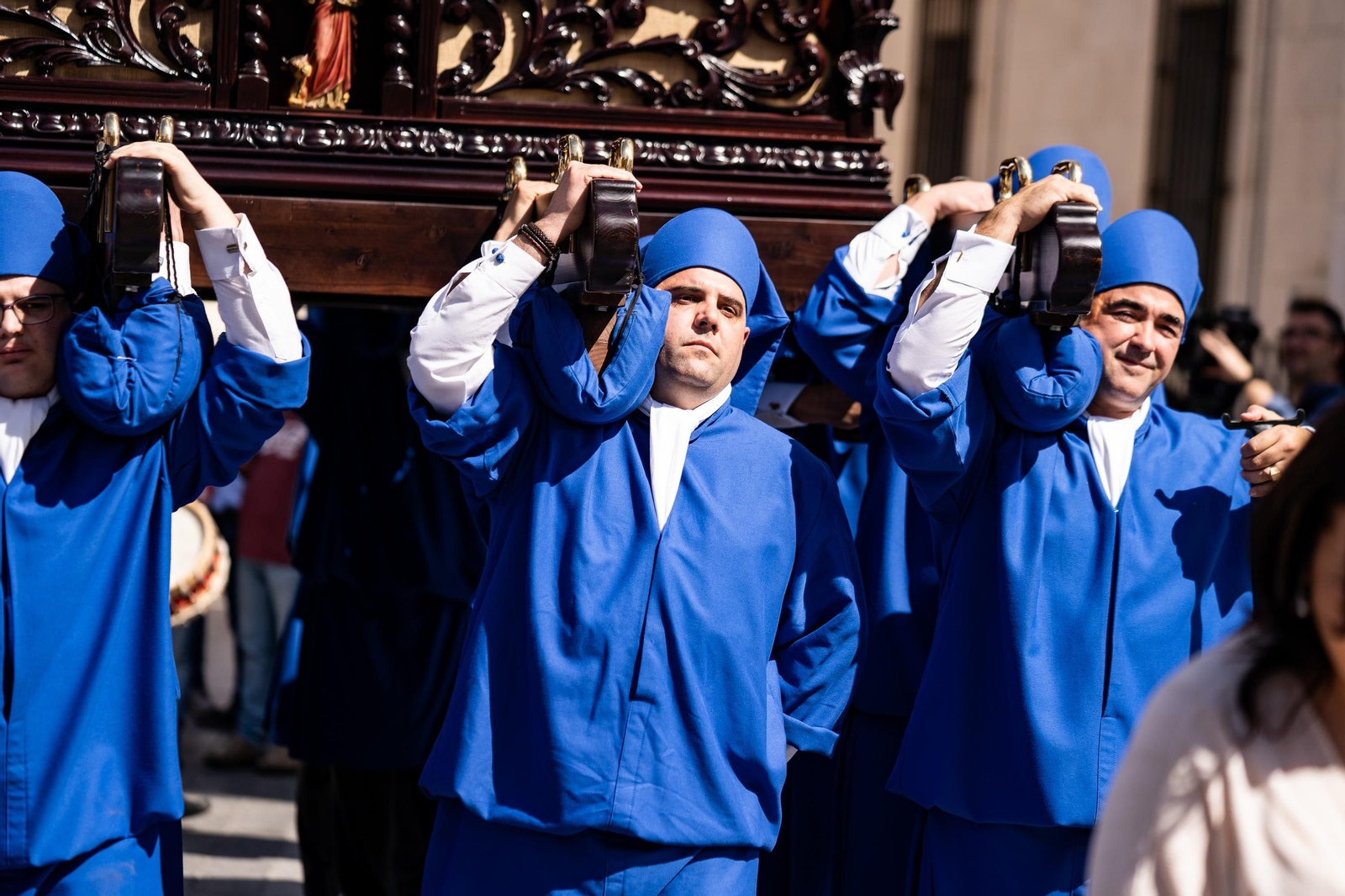 Jueves Santo en Lucena: La procesión de Jesús de la Caridad, en imágenes