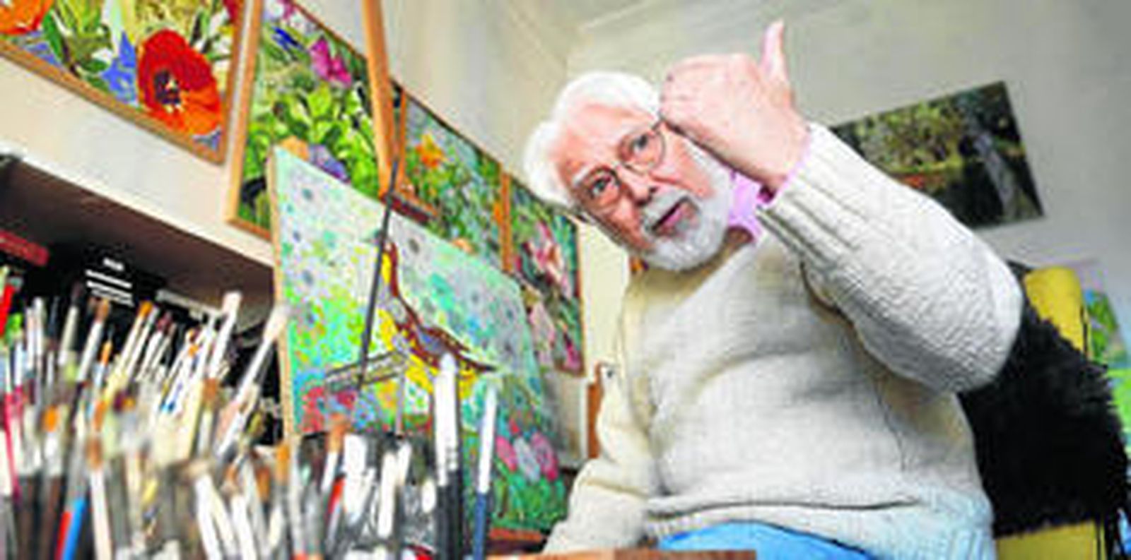 Juan Romero (Sevilla, 1932) en su estudio del barrio de Malasaña de Madrid, donde reside desde hace décadas.