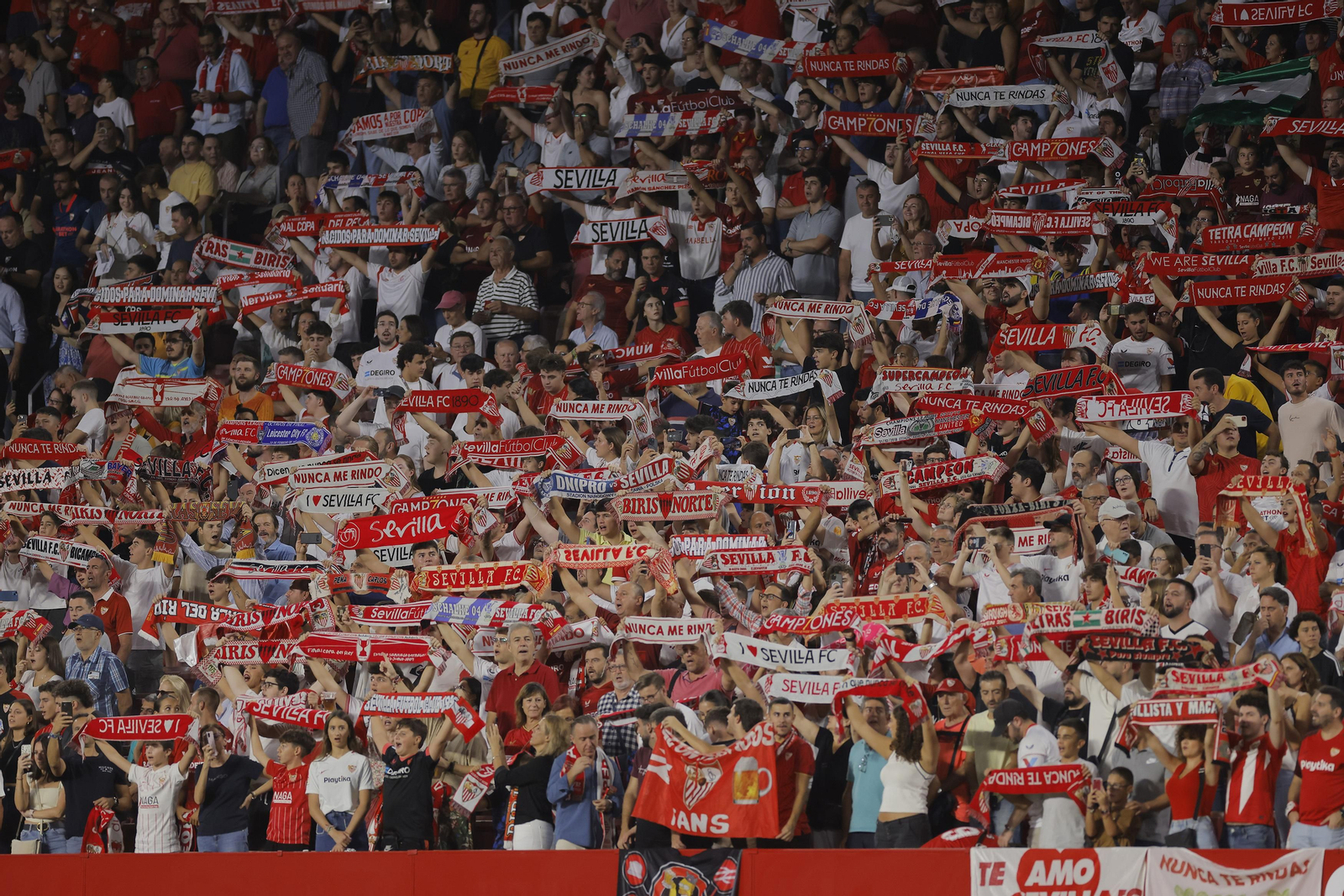 Búscate en las fotos del Sevilla-Rayo