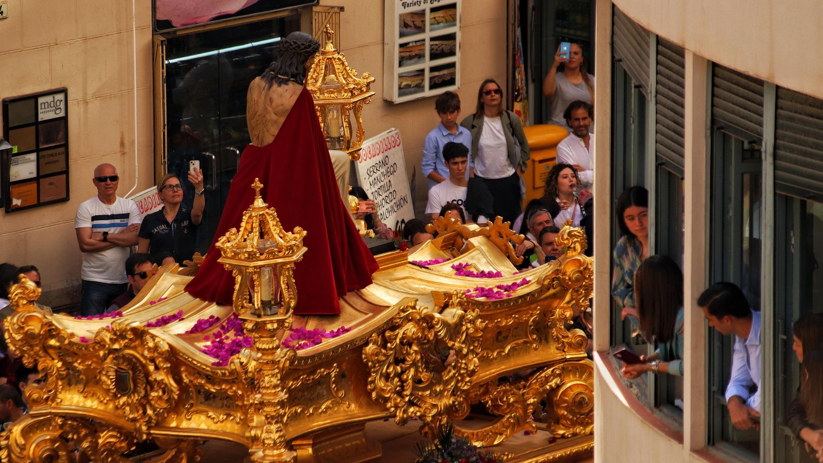Estudiantes en el Lunes Santo de Málaga, en fotos Estudiantes en el Lunes Santo de Málaga, en fotos
