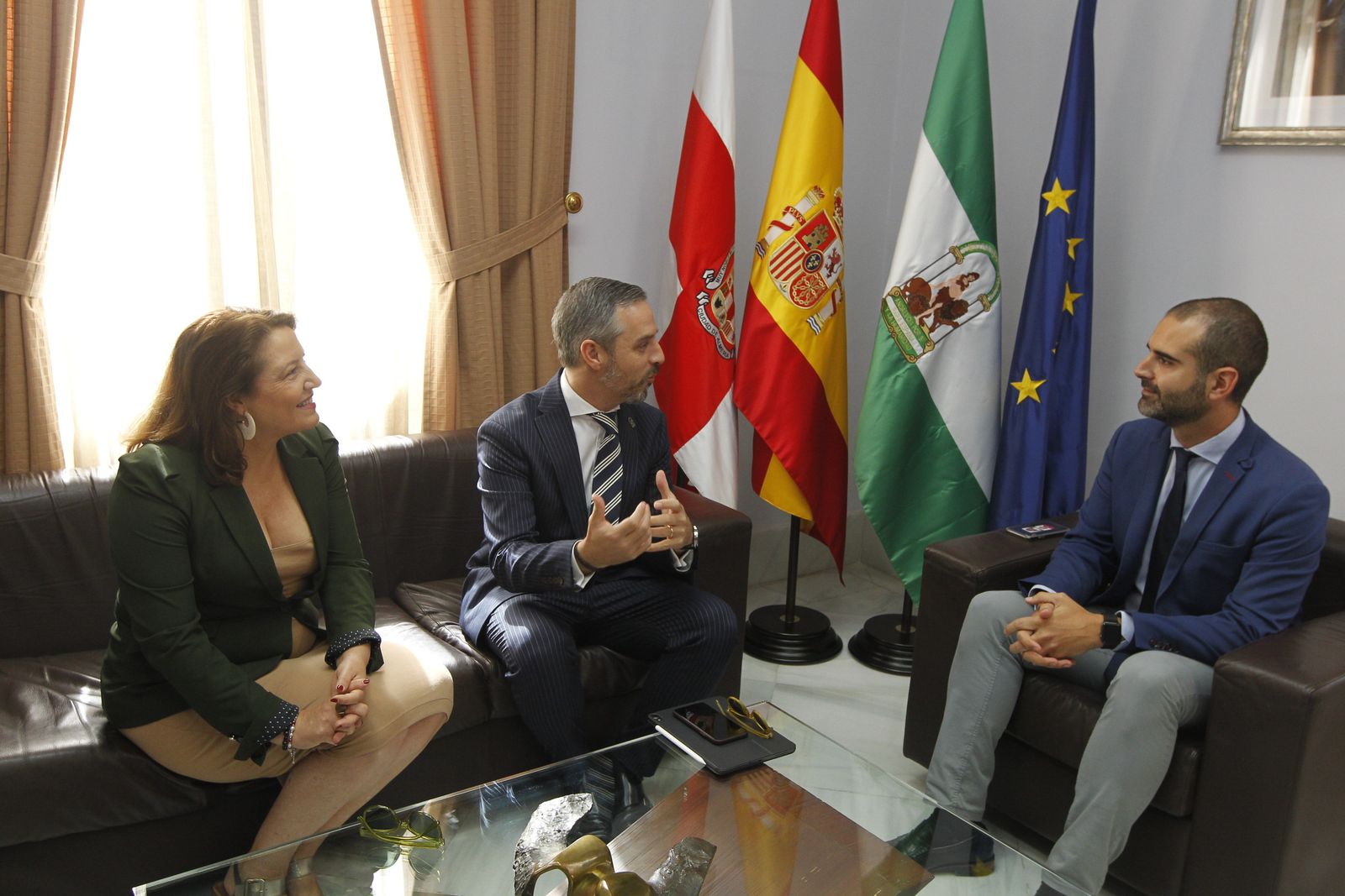 La consejera de Agricultura y el consejero de Hacienda se han reunido esta mañana con el alcalde de la capital en Alcaldía.