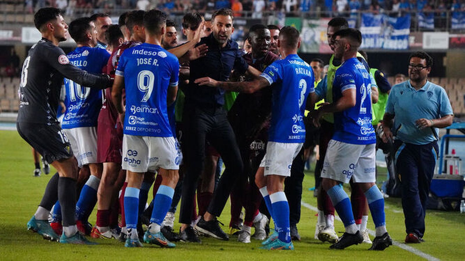 Razvan y Cifuentes acabaron expulsados al final del partido en Chapín.
