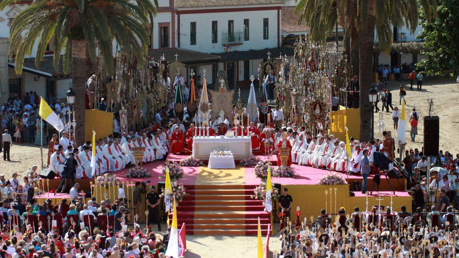 Misa de romeros en El Rocío.