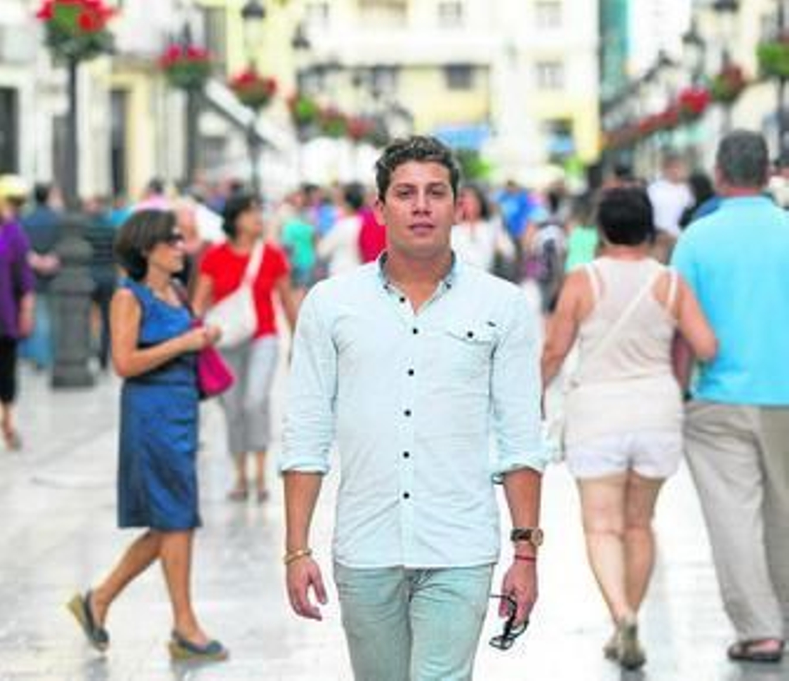 Antonio Cortés, un hombre solo en la calle Larios.