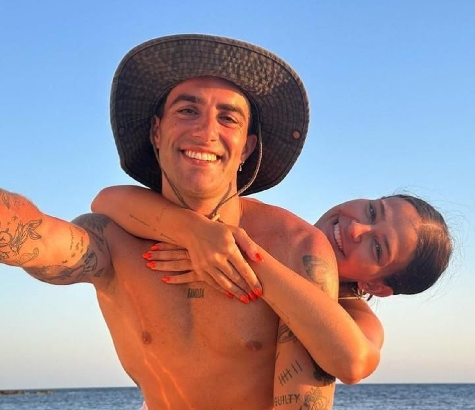 Álvaro de Luna y Laura Escanes, una pareja feliz que está a punto de cumplir su primer aniversario como novios.