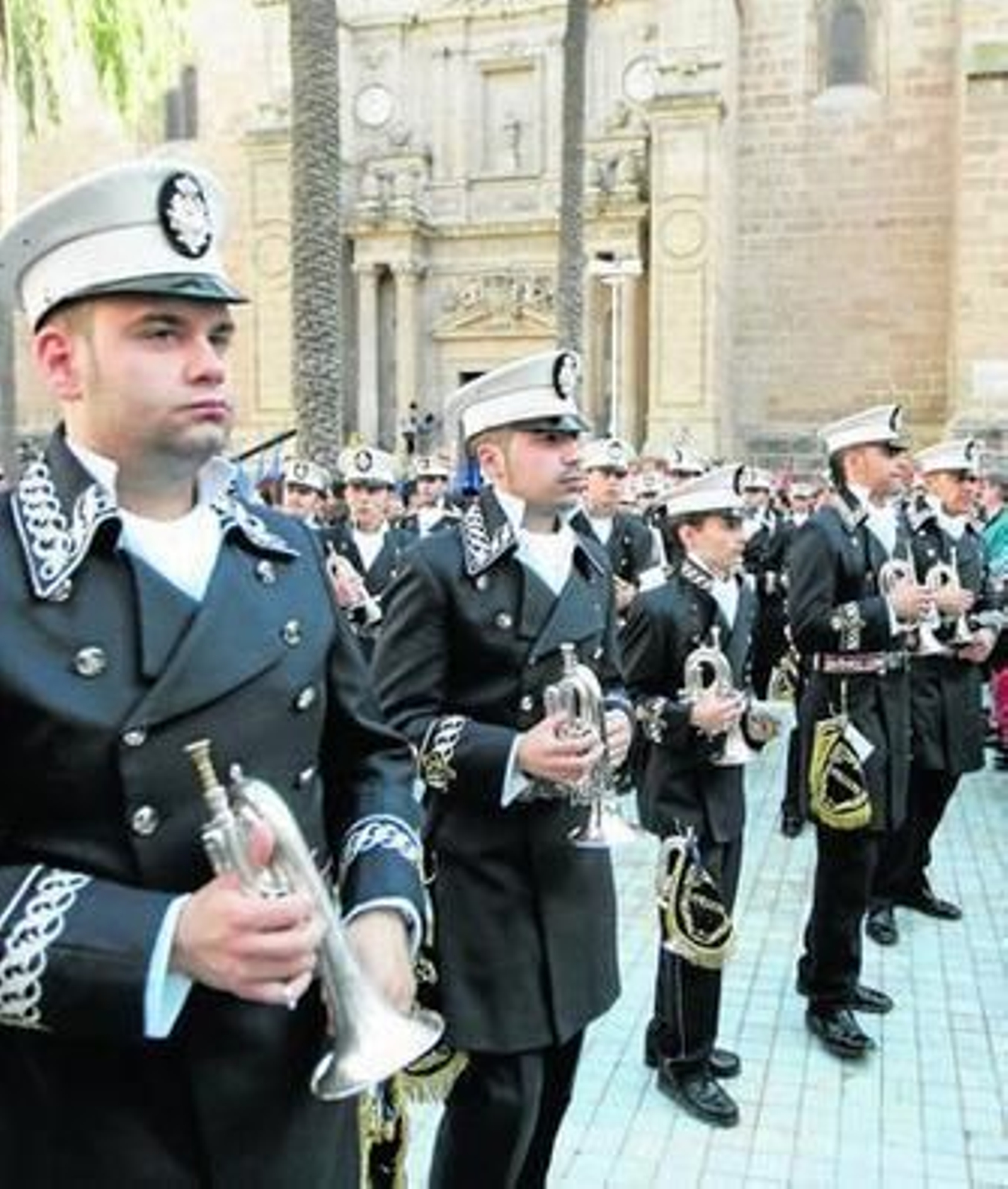 La Agrupación Musical Nuestro Padre Jesús de La Pasión de Linares (Jaén) tras el misterio del Prendimiento.