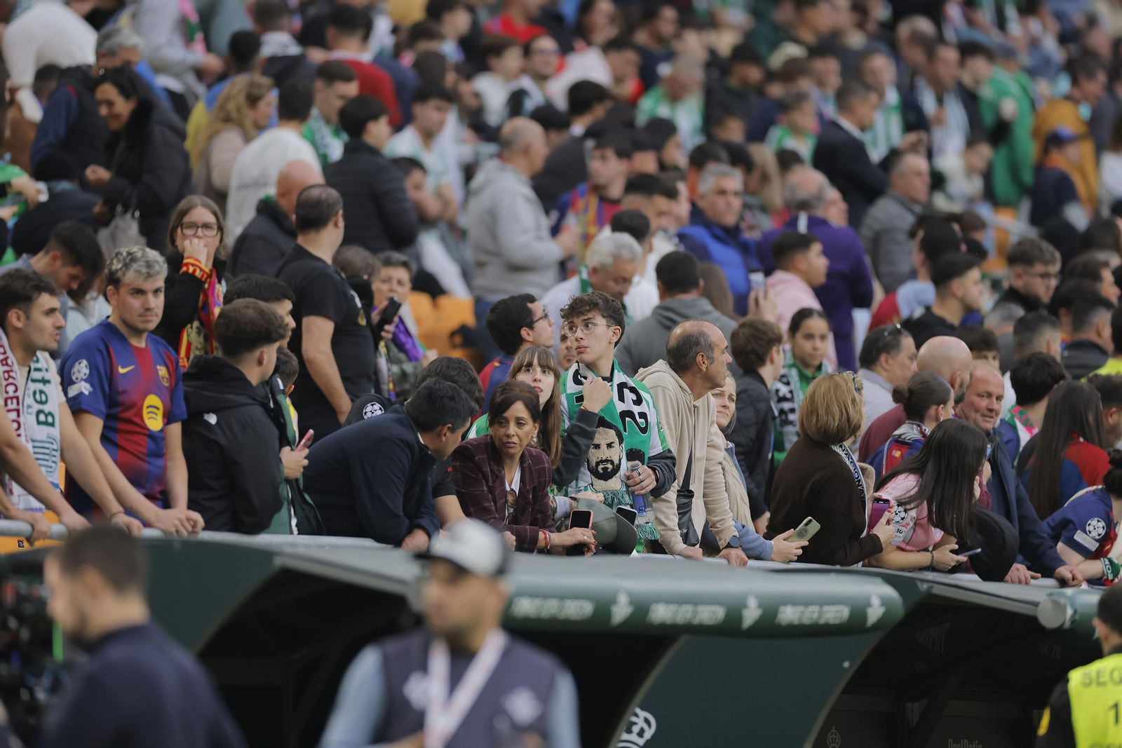 Búscate en las fotos del Betis - Barcelona