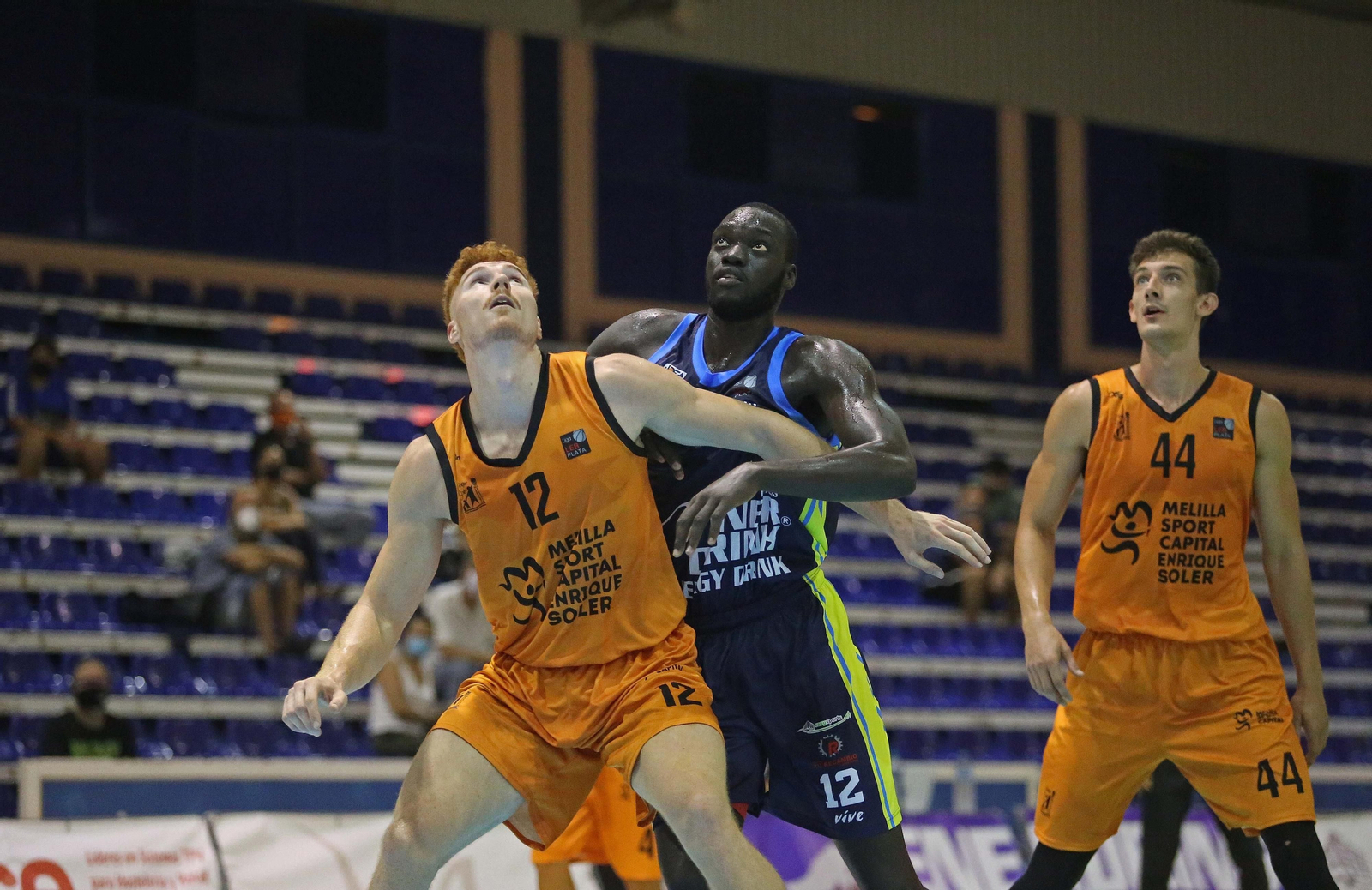 Mor Niang, en un duelo ante Melilla.