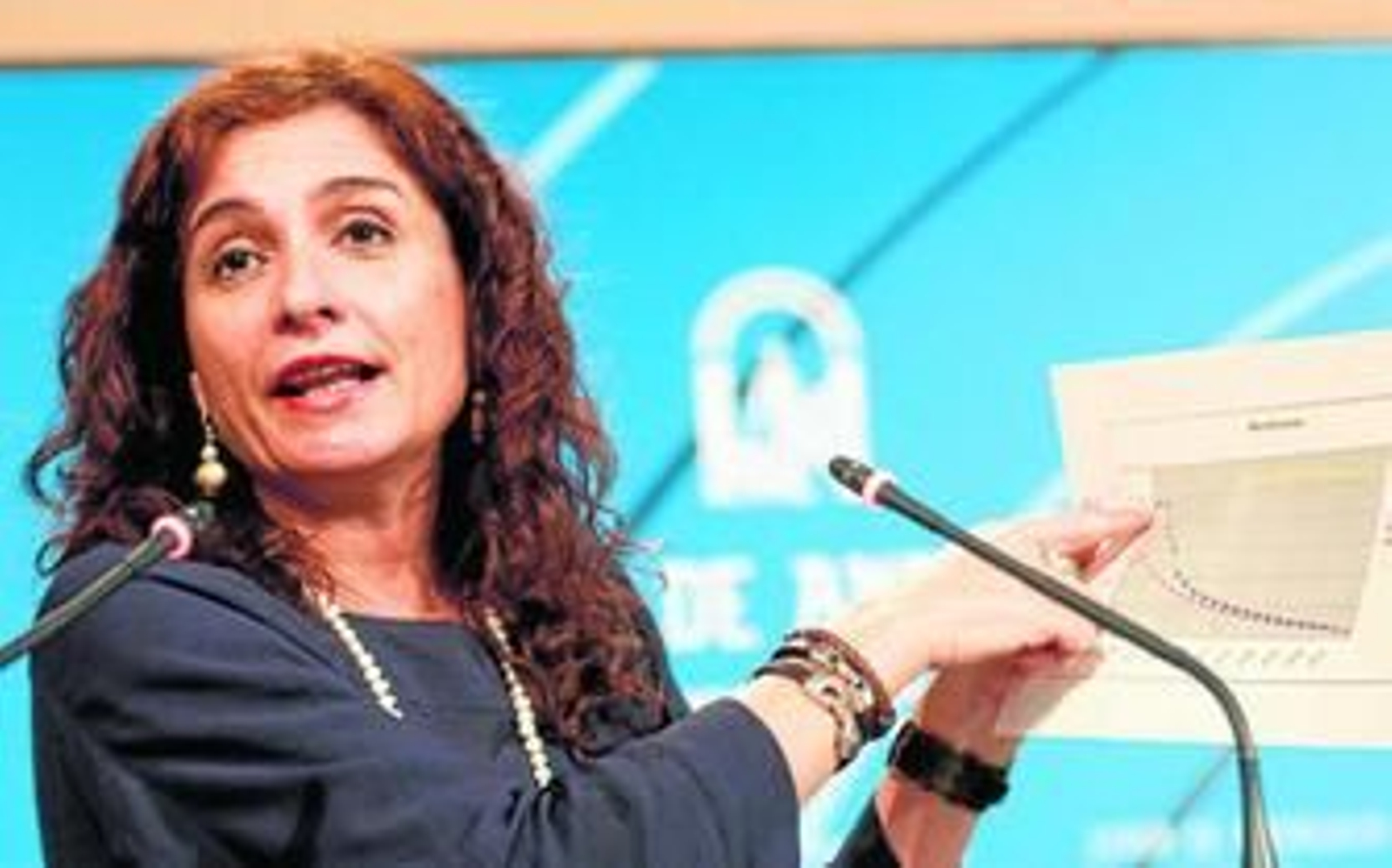 La consejera de Salud, María Jesús Montero, después del Consejo de Gobierno donde anunció la última subasta.