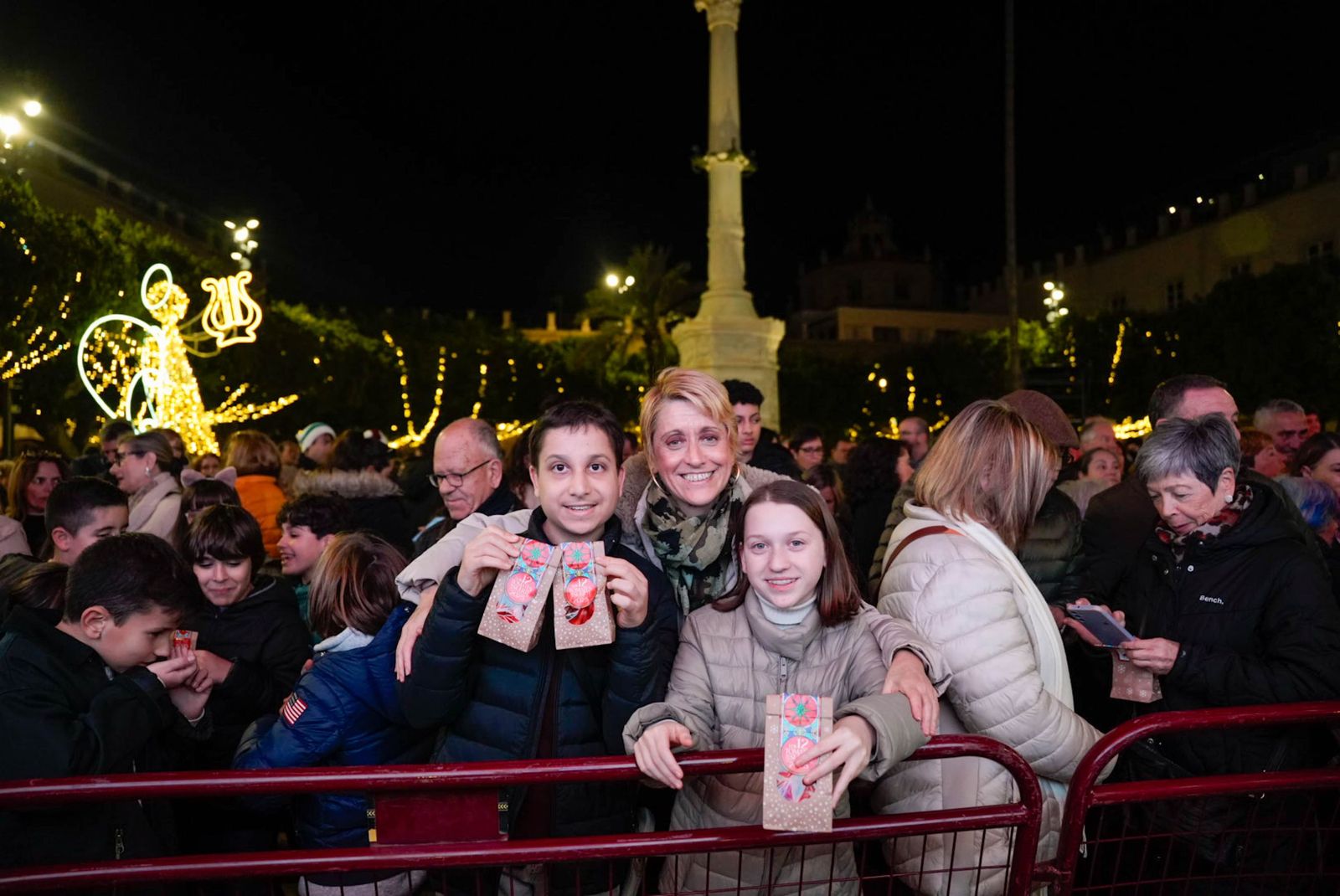 Almería despide con los 12 tomates cherry de la suerte el año 2025