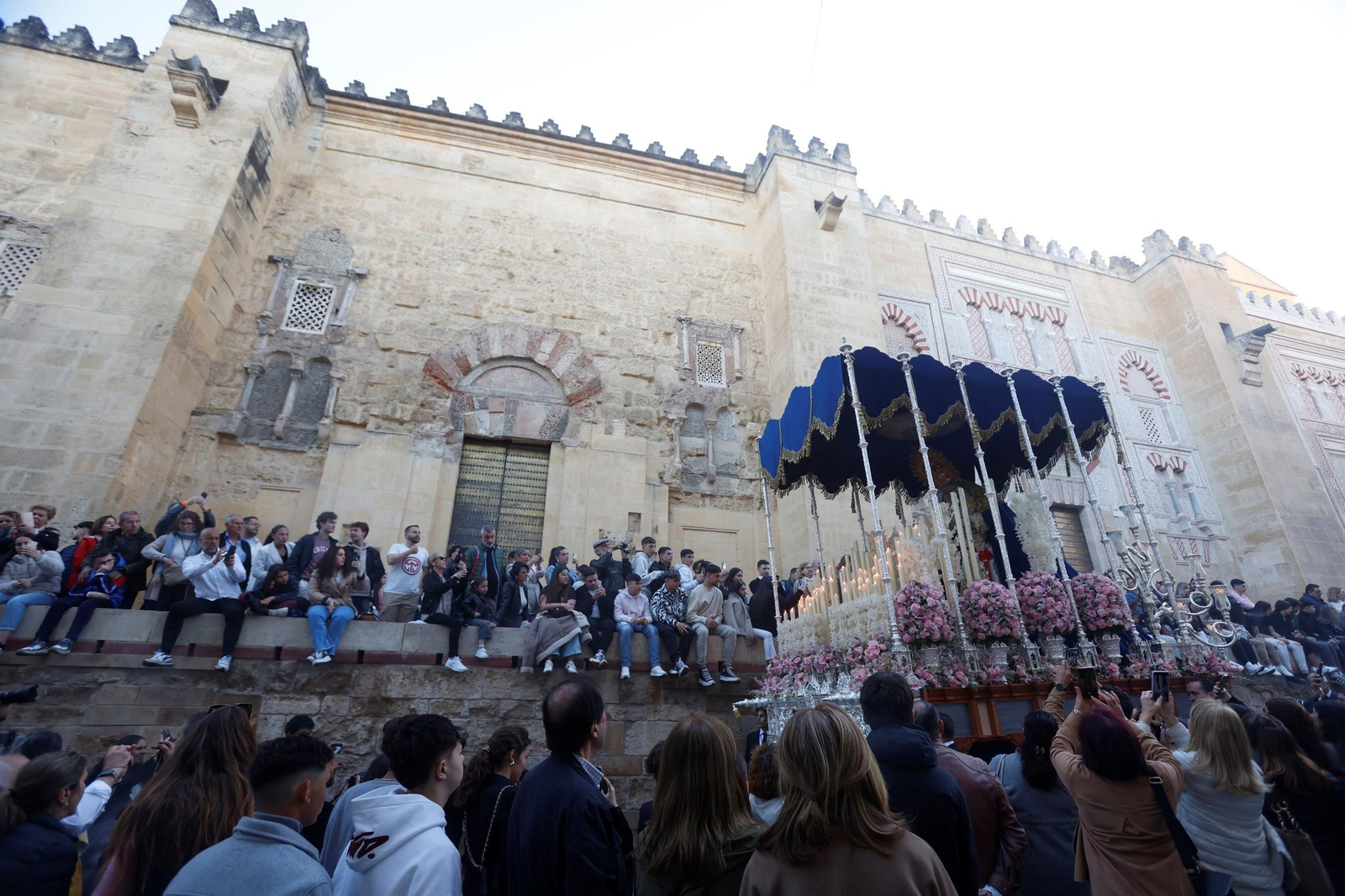 El traslado de la Estrella en este Sábado Santo de Córdoba, en imágenes